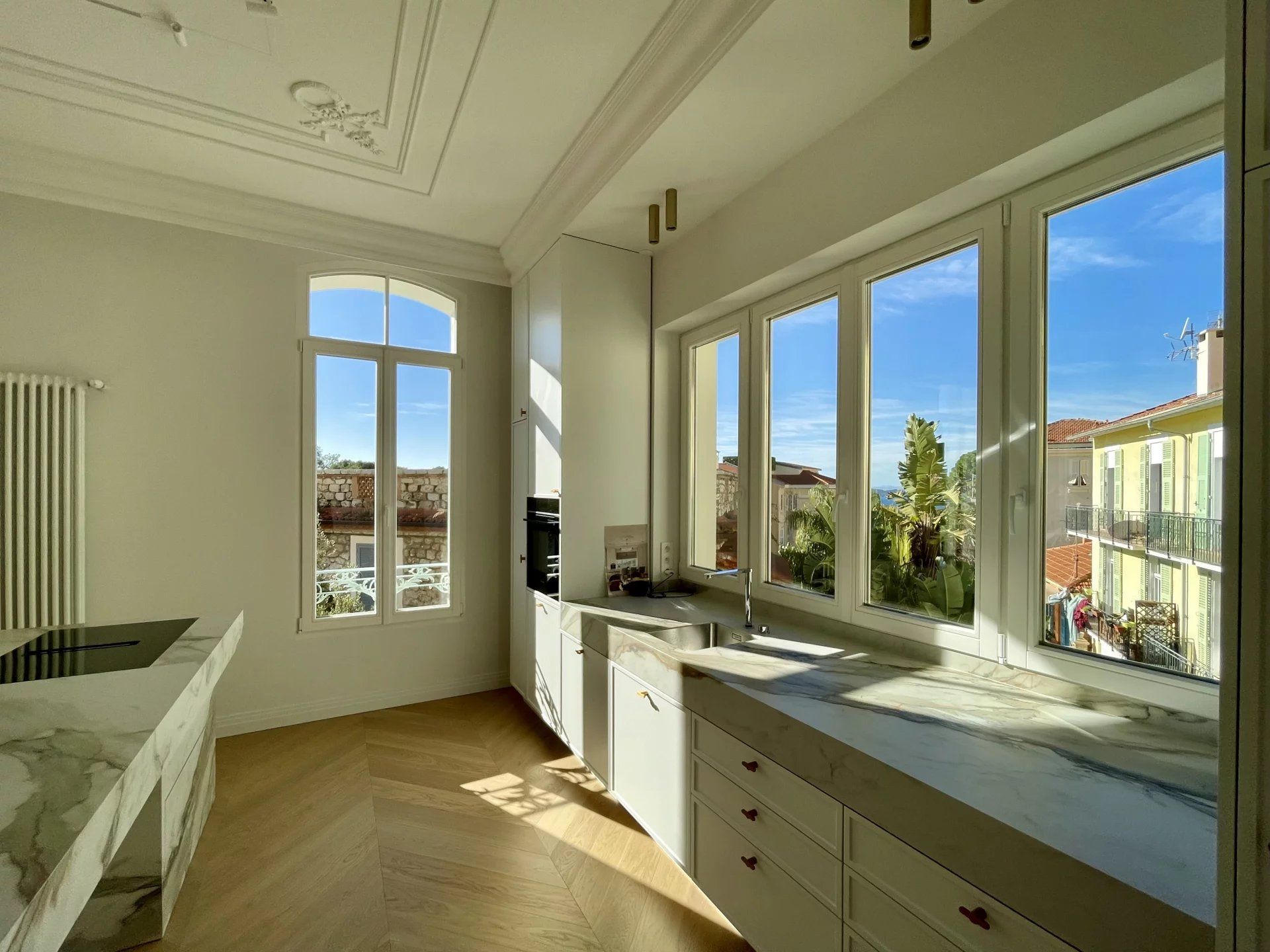 apartment 5 Rooms for sale on Cap-d'Ail (06320)