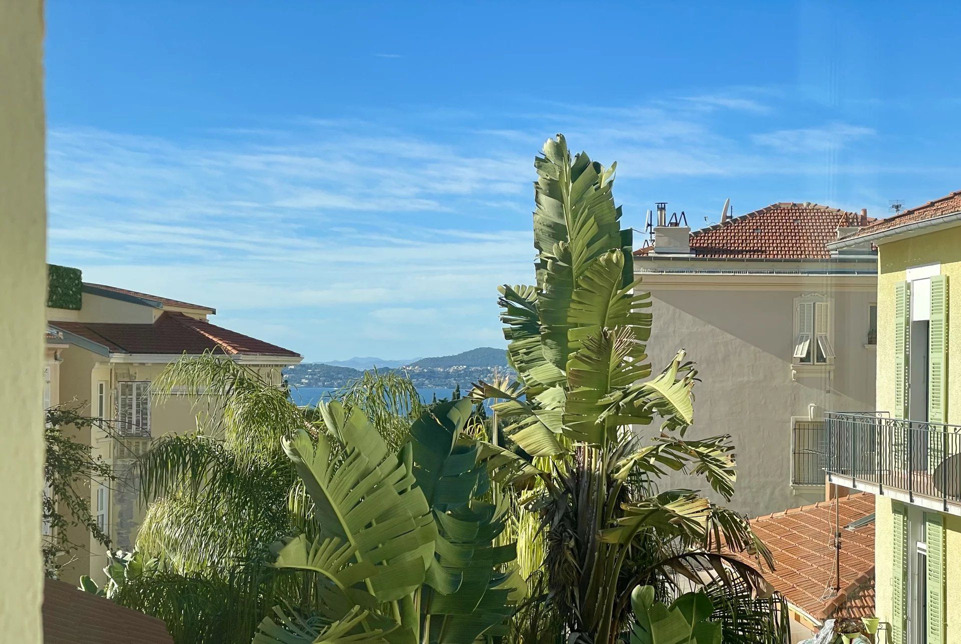 apartment 5 Rooms for sale on Cap-d'Ail (06320)