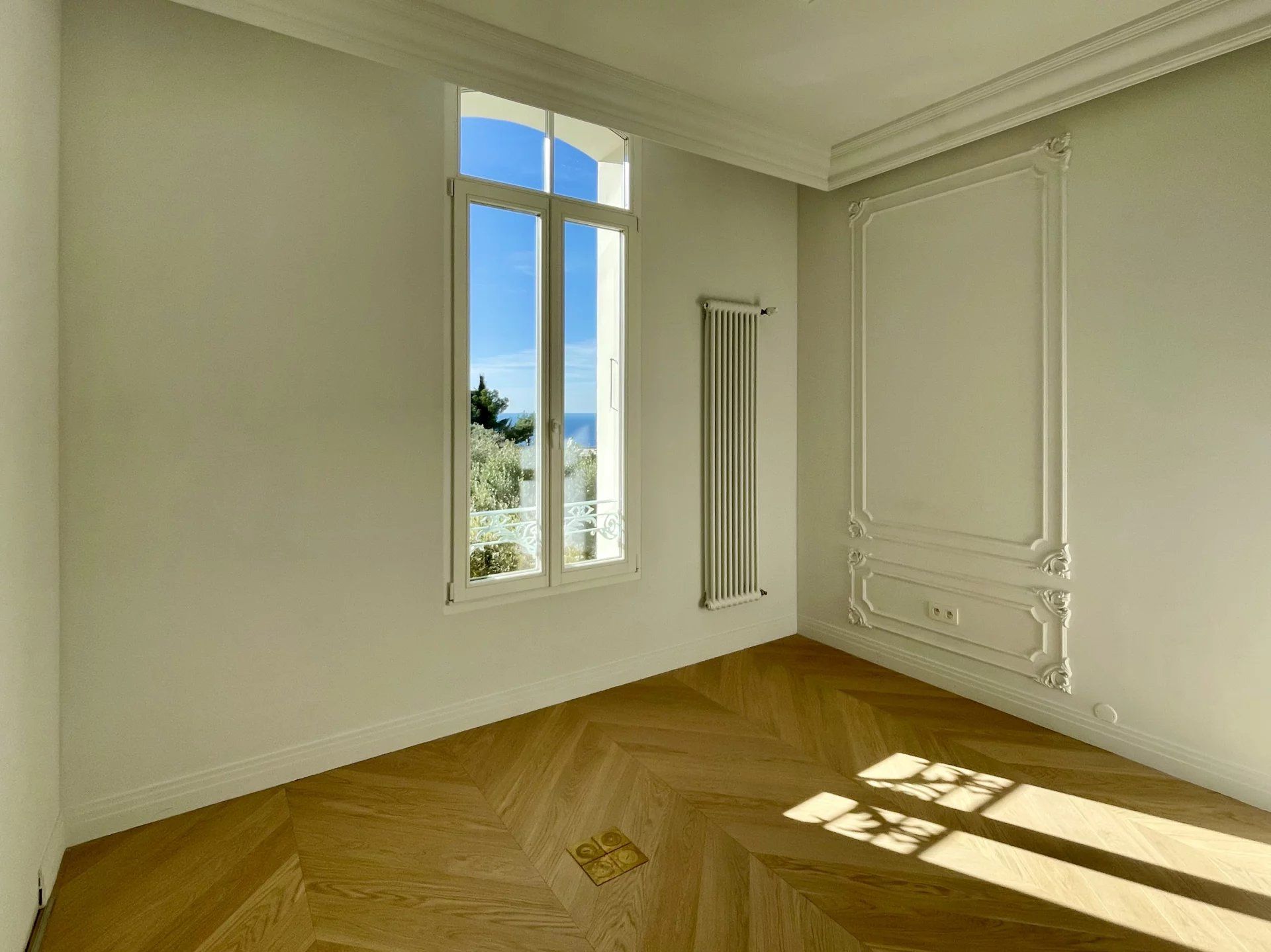 apartment 5 Rooms for sale on Cap-d'Ail (06320)