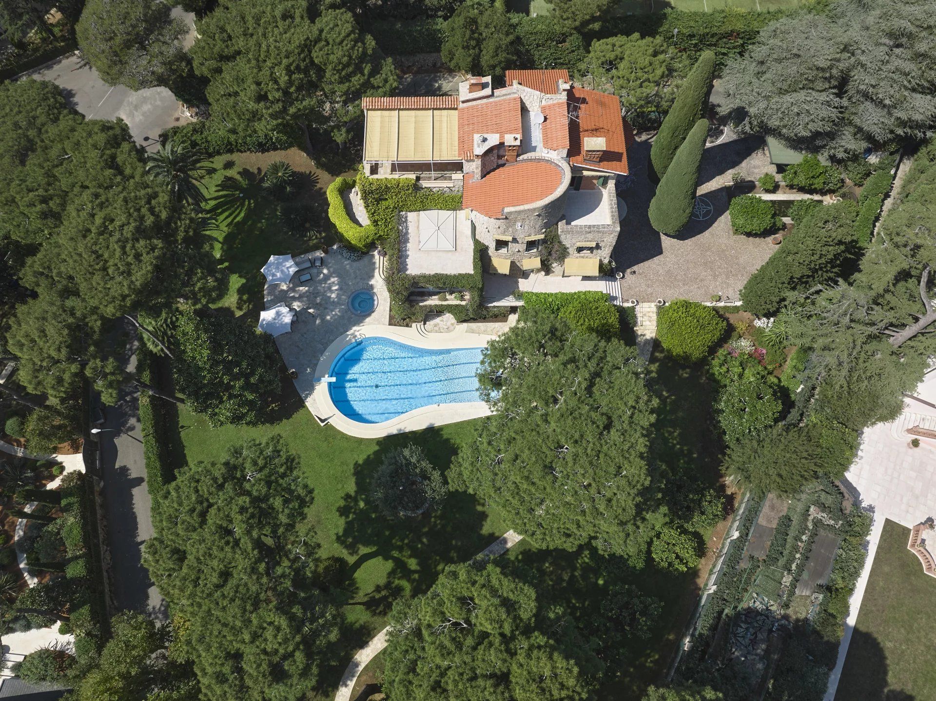 villa 10 Rooms for sale on Saint-Jean-Cap-Ferrat (06230)