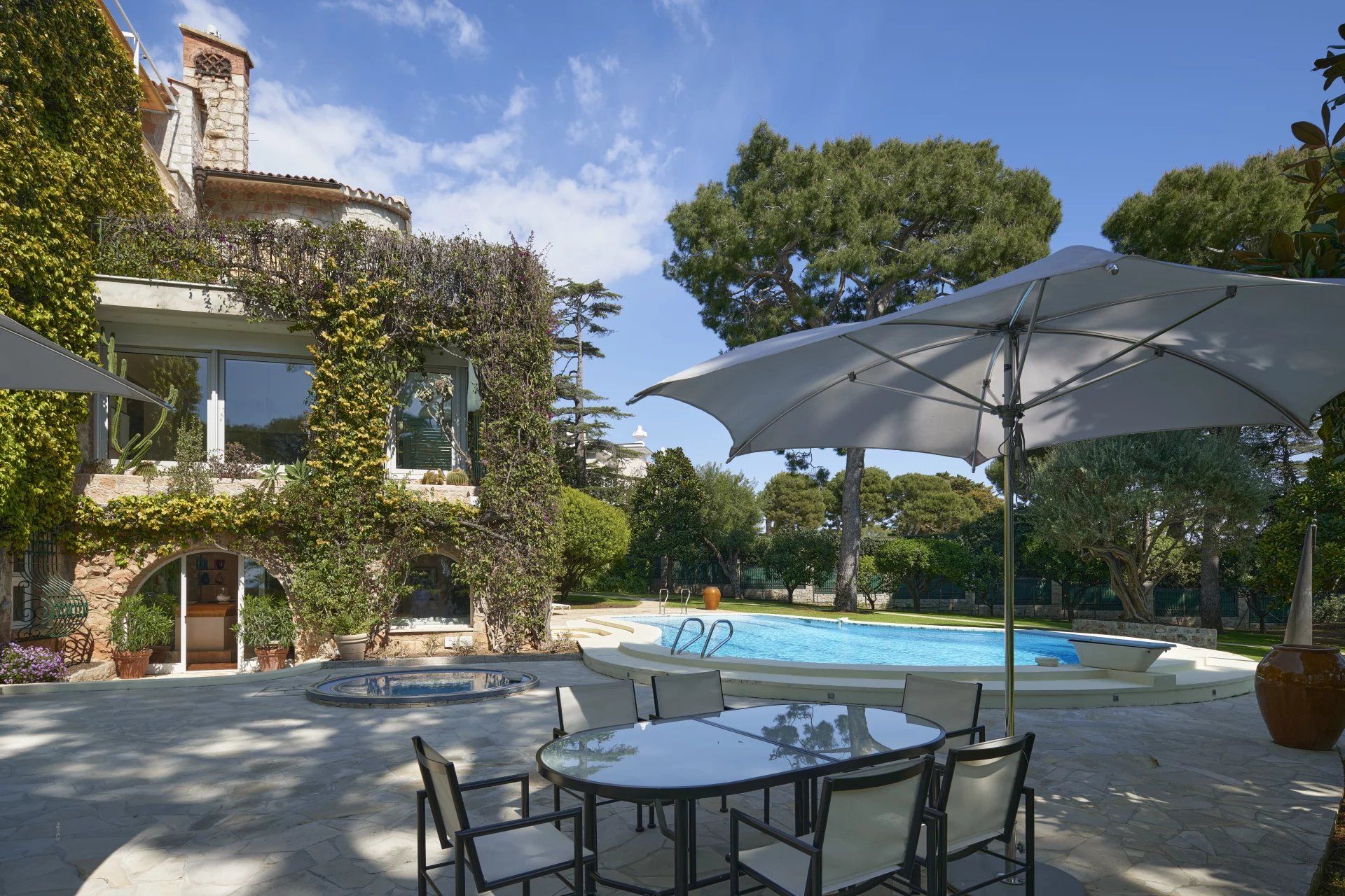 villa 10 Rooms for sale on Saint-Jean-Cap-Ferrat (06230)