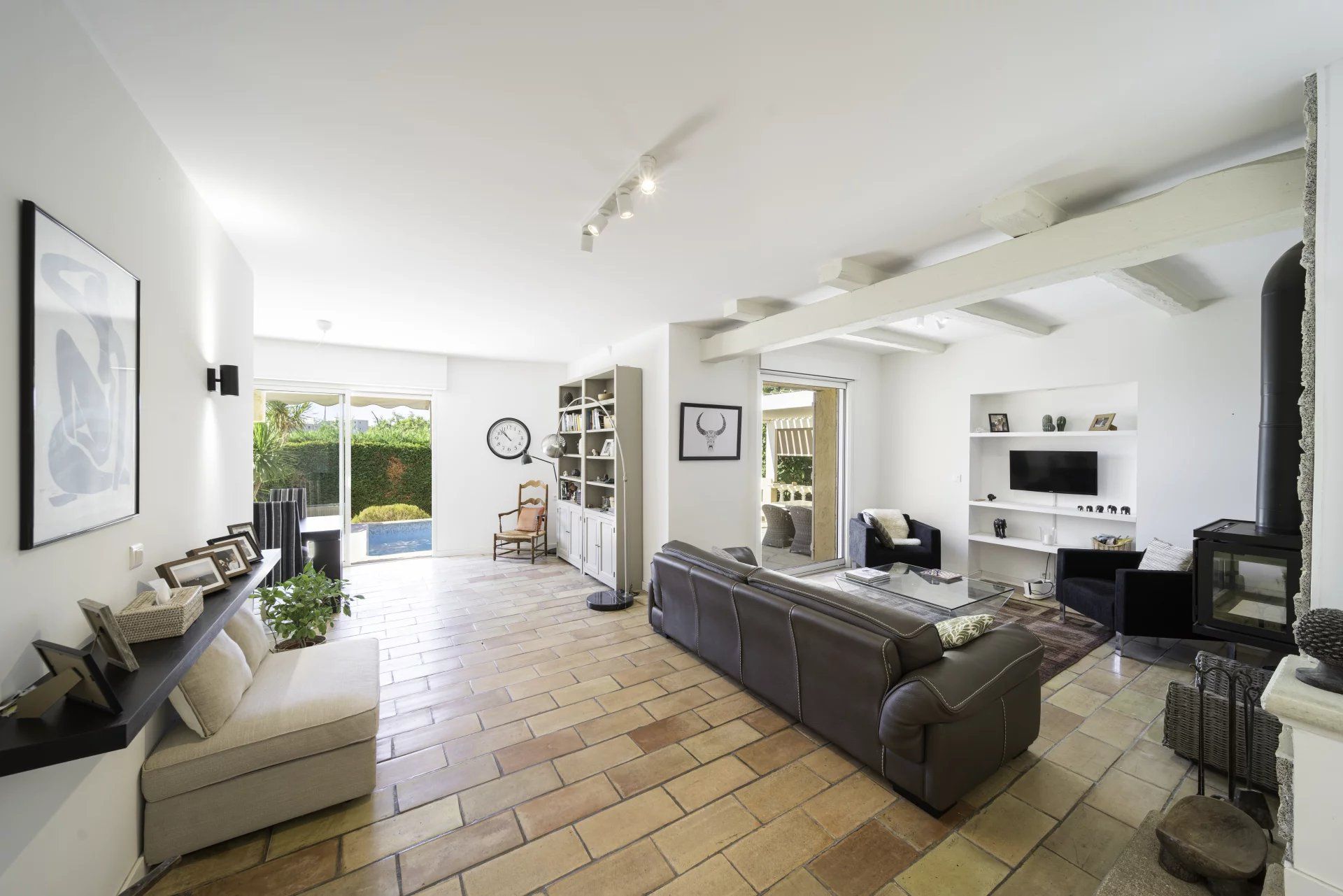 villa 6 Rooms for sale on Antibes (06600)