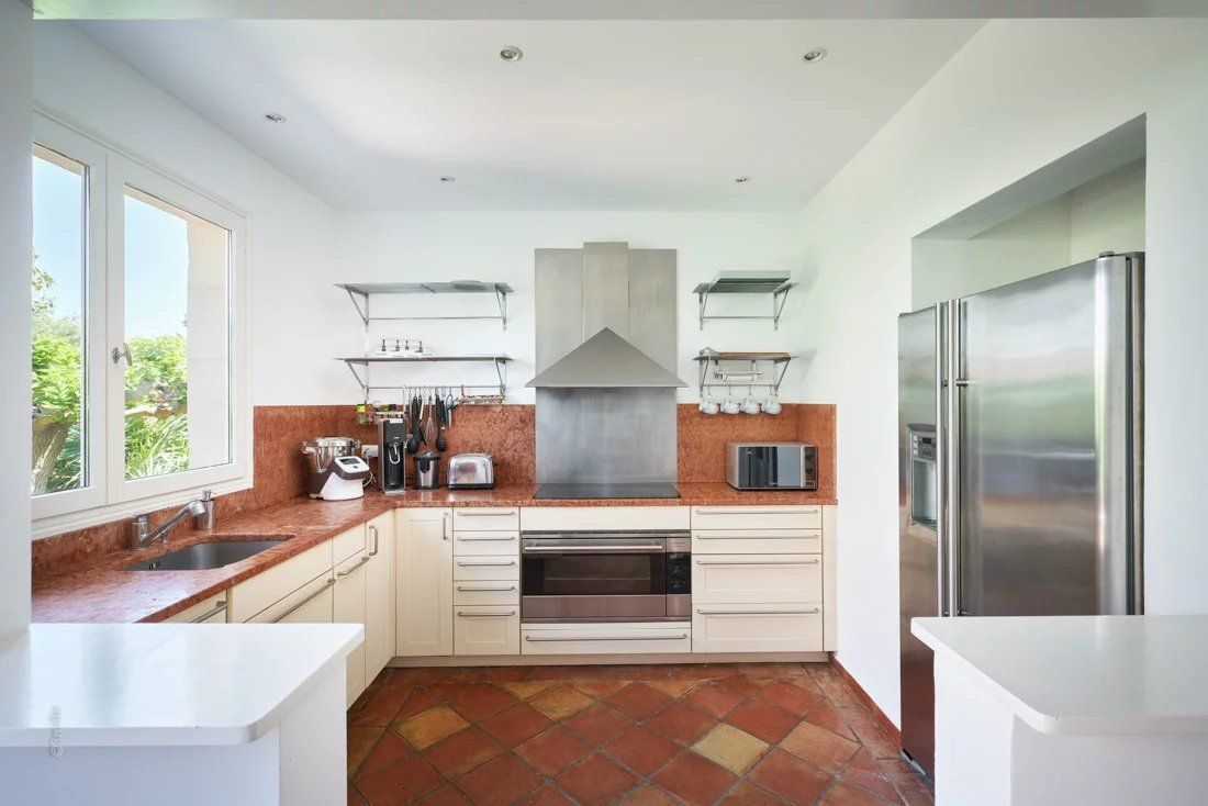 villa 5 Pièces en location saisonnière sur Saint-Tropez (83990)