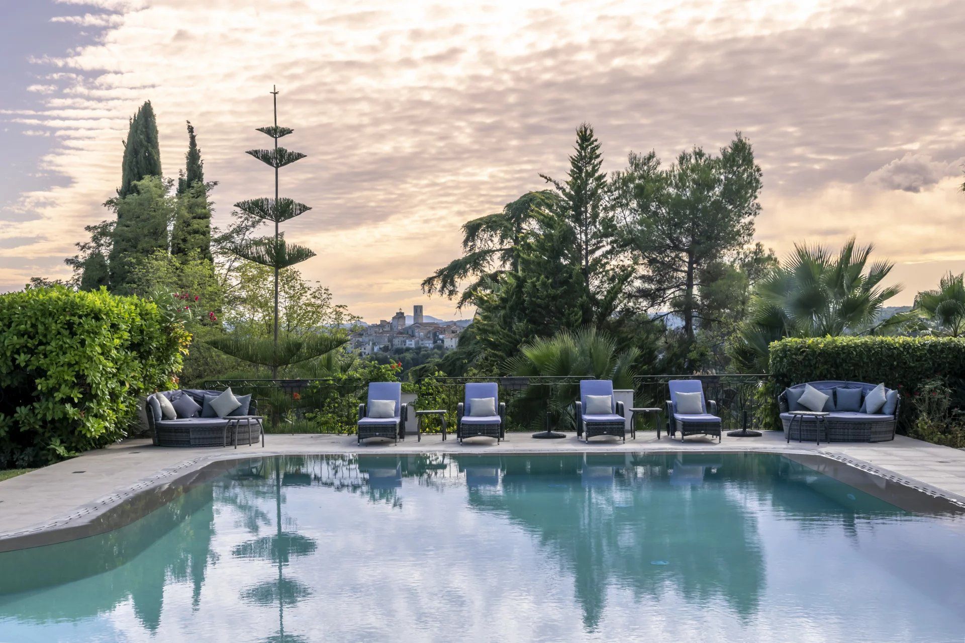 Vente Villa Saint-Paul-de-Vence 15 Pièces 828 m²