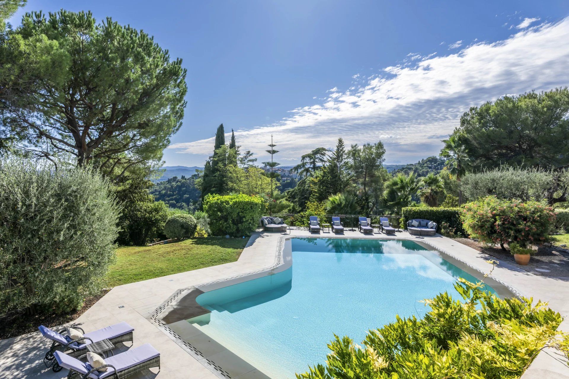 villa 15 Rooms for sale on Saint-Paul-de-Vence (06570)