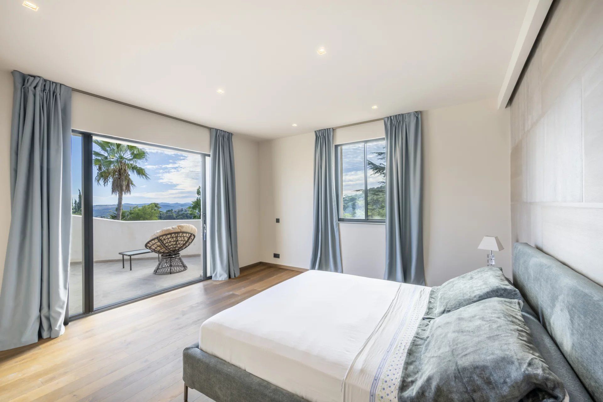 villa 15 Rooms for sale on Saint-Paul-de-Vence (06570)