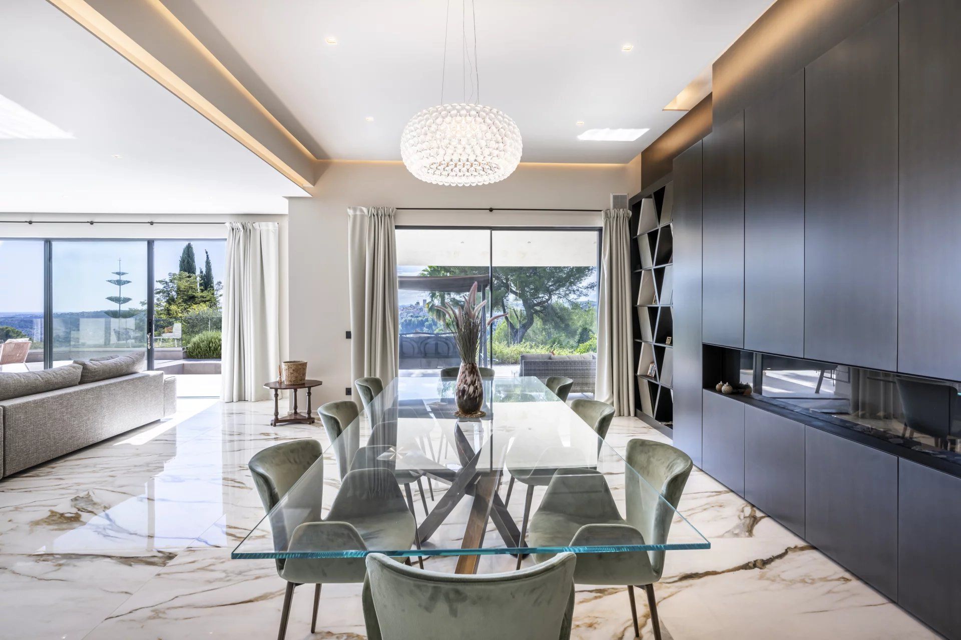villa 15 Rooms for sale on Saint-Paul-de-Vence (06570)