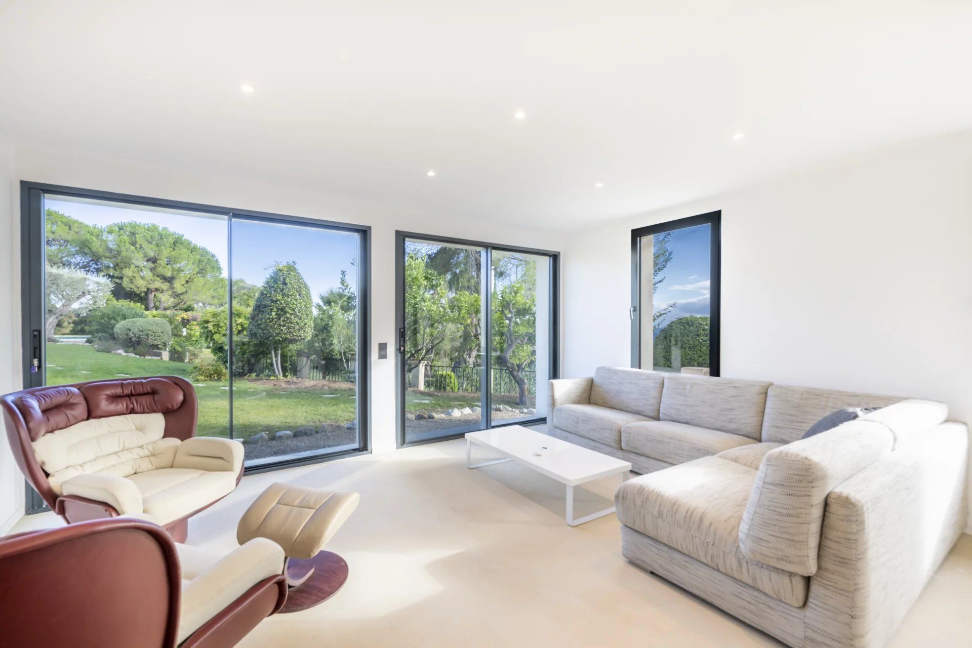 villa 15 Rooms for sale on Saint-Paul-de-Vence (06570)