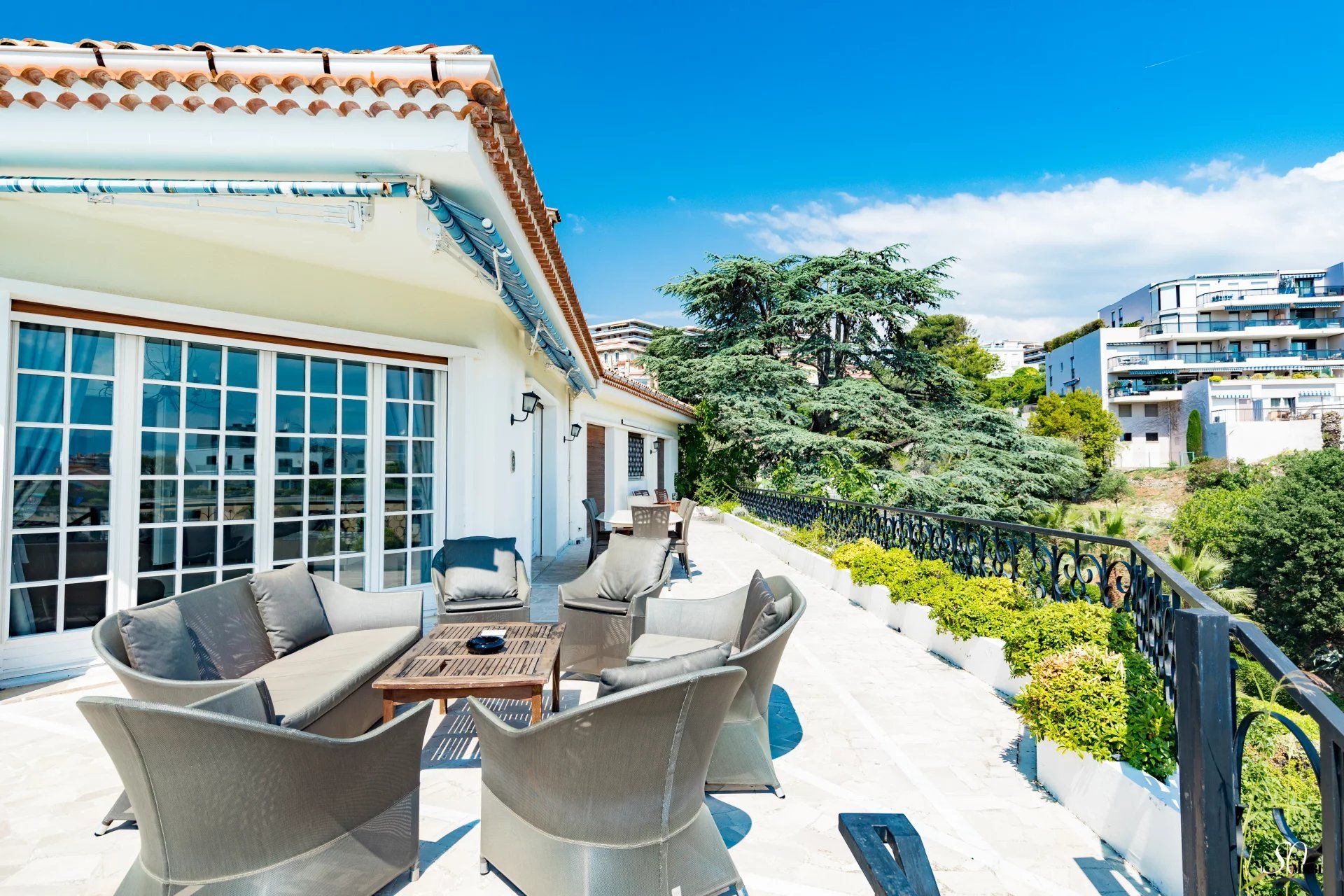 villa 7 Rooms for sale on Nice (06000)