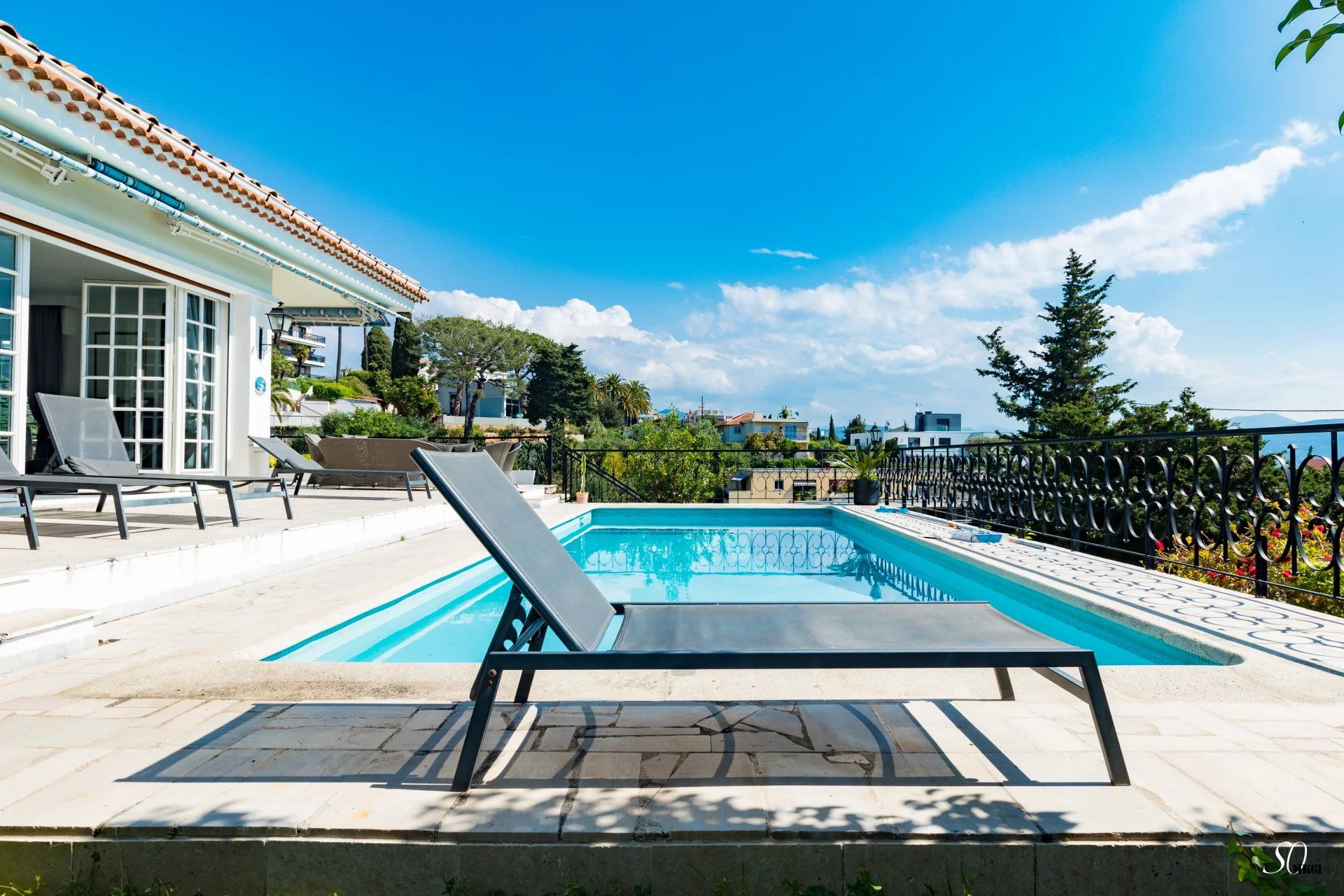 villa 7 Rooms for sale on Nice (06000)