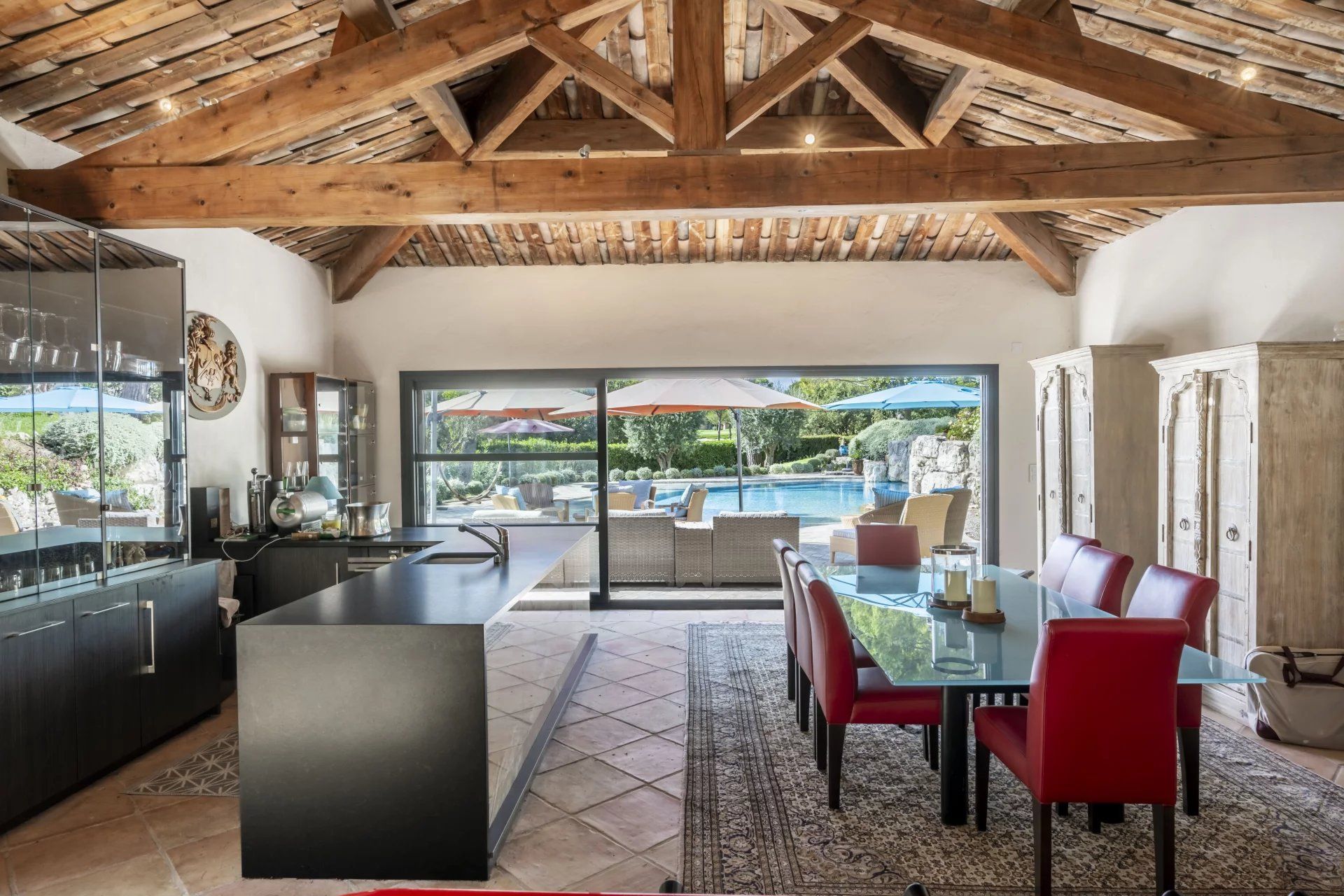 villa 12 Rooms for sale on Mougins (06250)