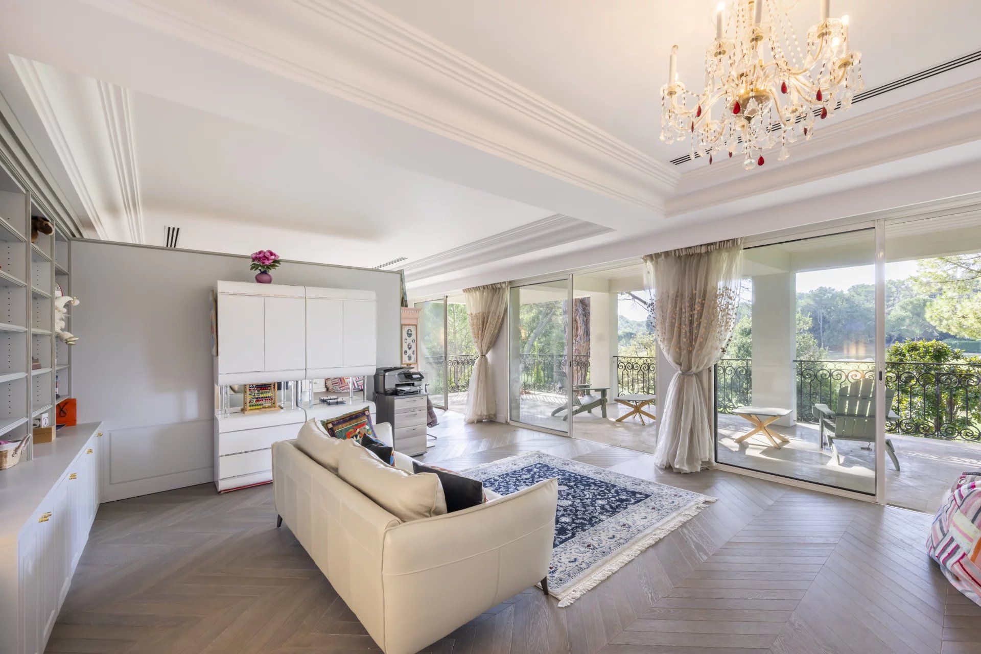 villa 12 Rooms for sale on Mougins (06250)