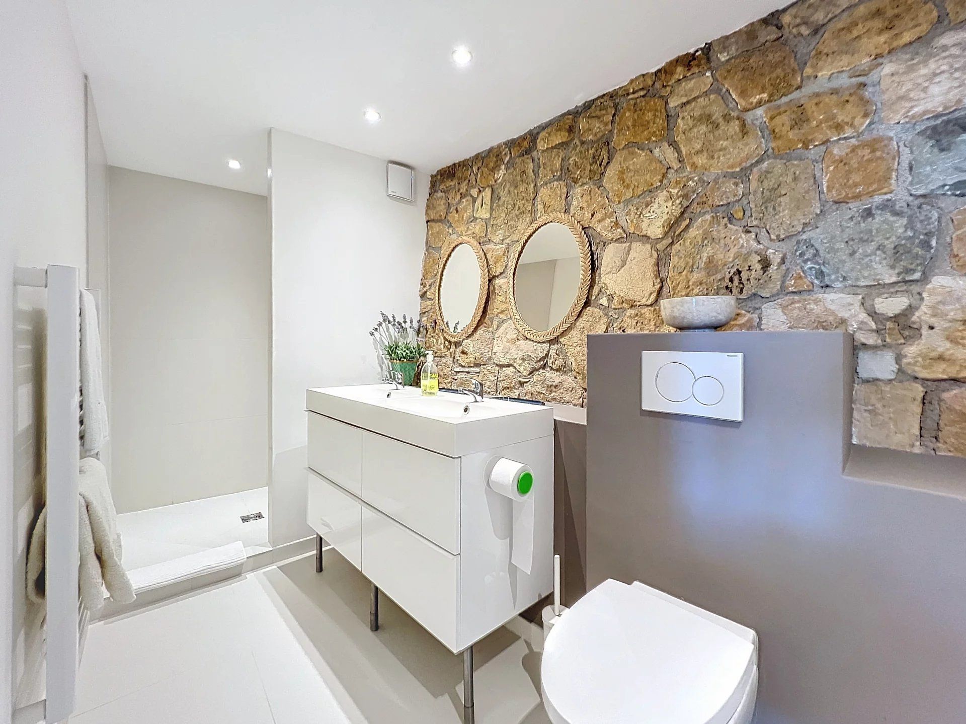 villa 6 Rooms for sale on Valbonne (06560)