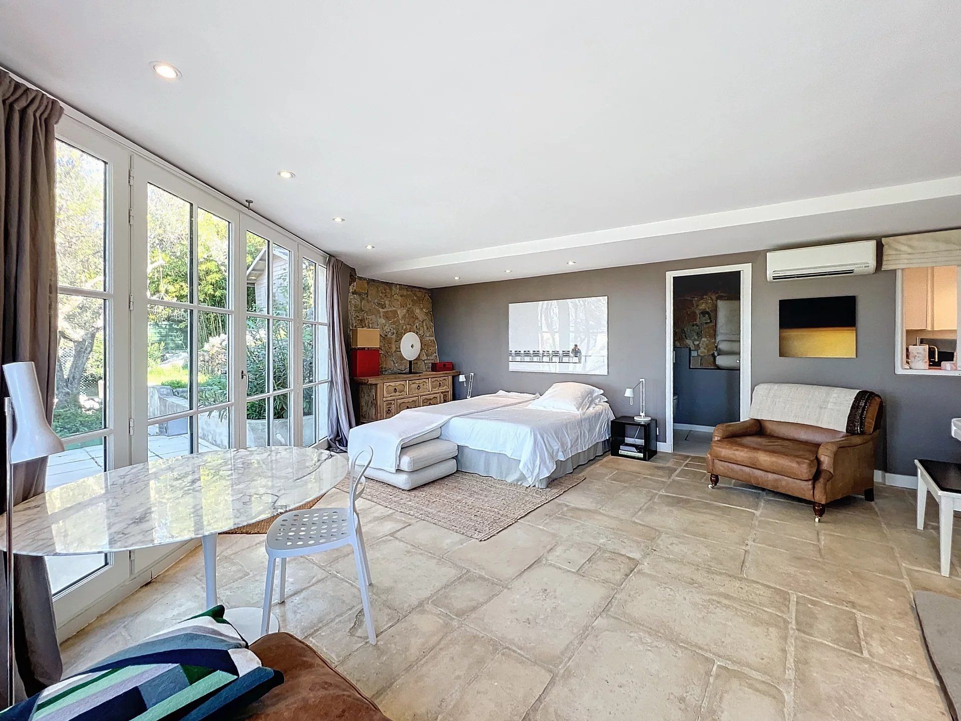 villa 6 Rooms for sale on Valbonne (06560)