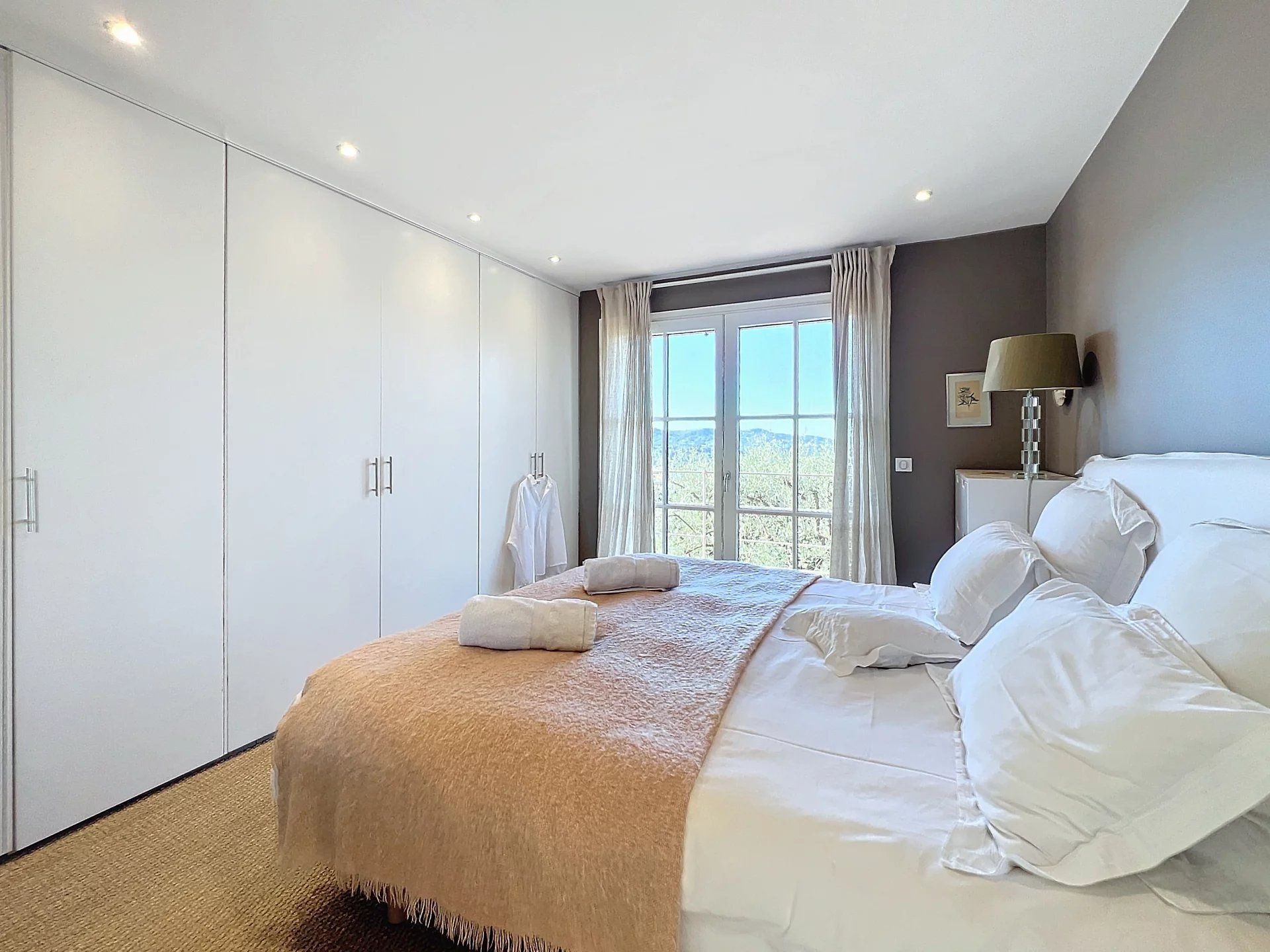 villa 6 Rooms for sale on Valbonne (06560)