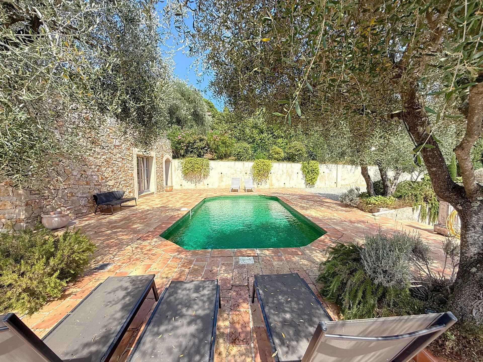 villa 6 Rooms for sale on Valbonne (06560)