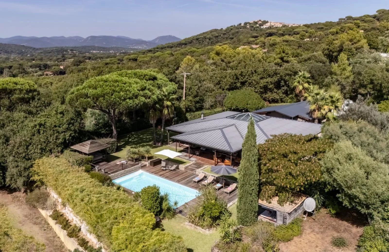 villa 5 Rooms for sale on La Croix-Valmer (83420) Sale Villa La Croix-Valmer 5 Rooms 200 m²