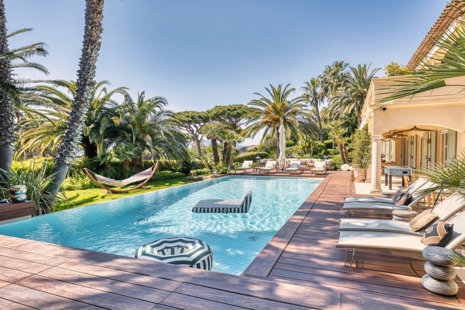 villa 7 Pièces en location saisonnière sur Saint-Tropez (83990)