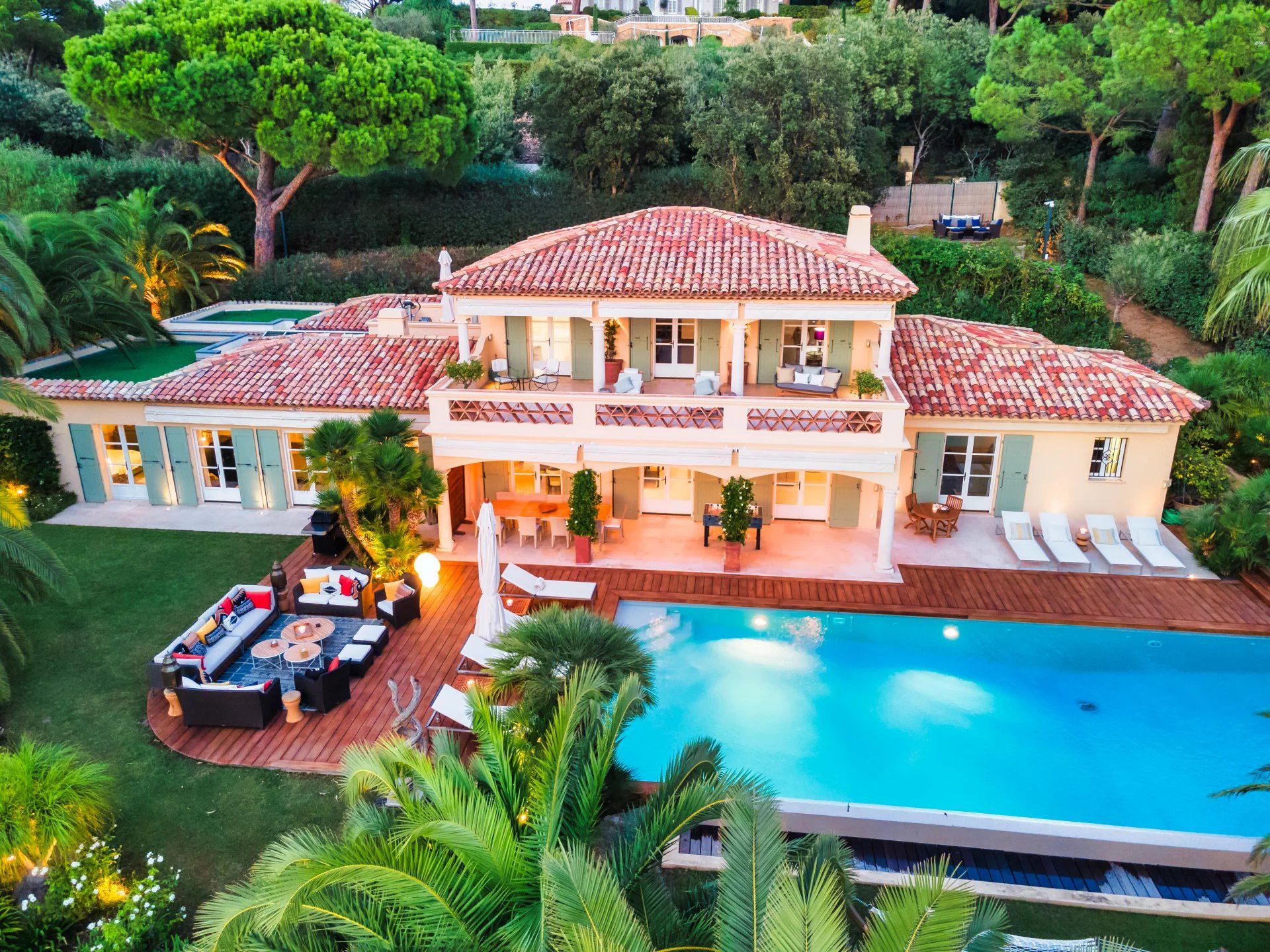 villa 7 Pièces en location saisonnière sur Saint-Tropez (83990) Location saisonnière Villa Saint-Tropez 7 Pièces 400 m²