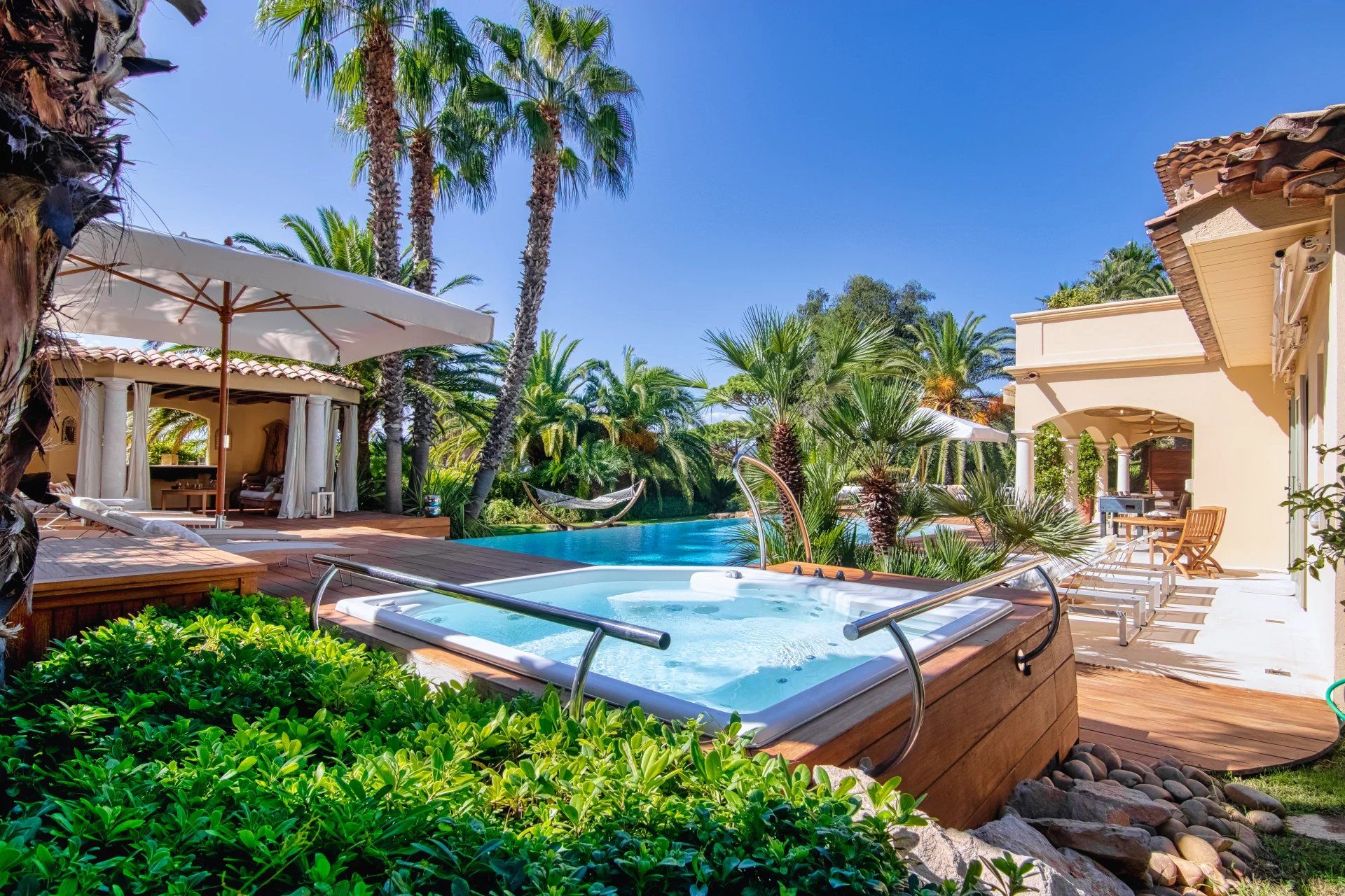Rental Villa Saint-Tropez 7 Rooms 400 m²