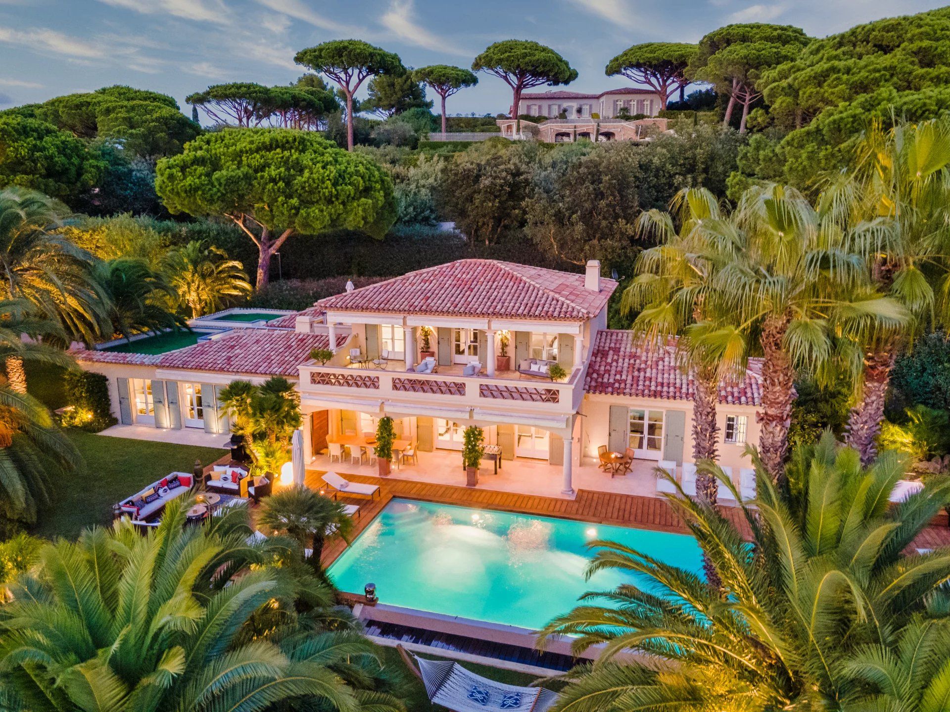 villa 7 Pièces en location saisonnière sur Saint-Tropez (83990) Location saisonnière Villa Saint-Tropez 7 Pièces 400 m²
