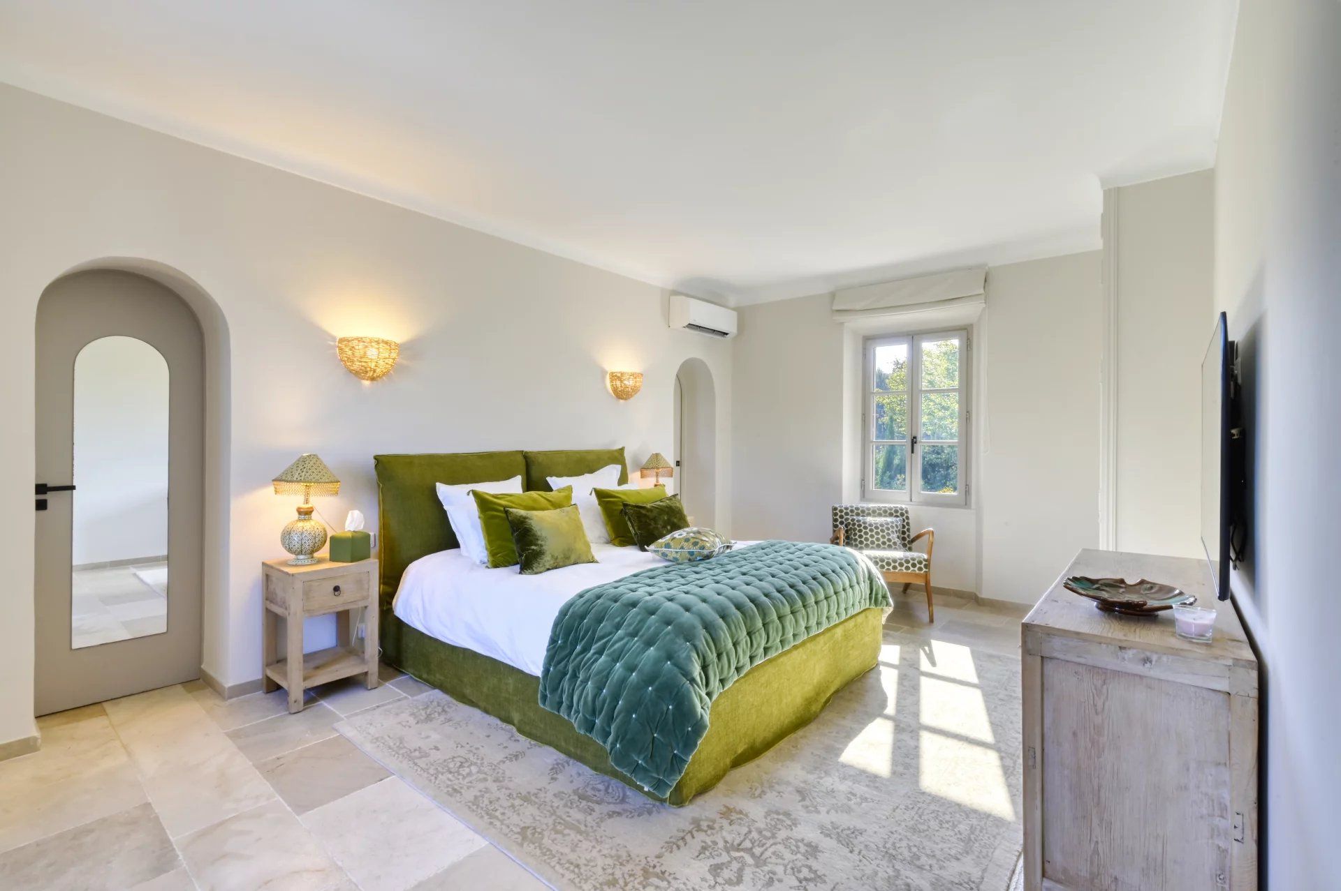 villa 8 Rooms for seasonal rent on Gassin (83580)