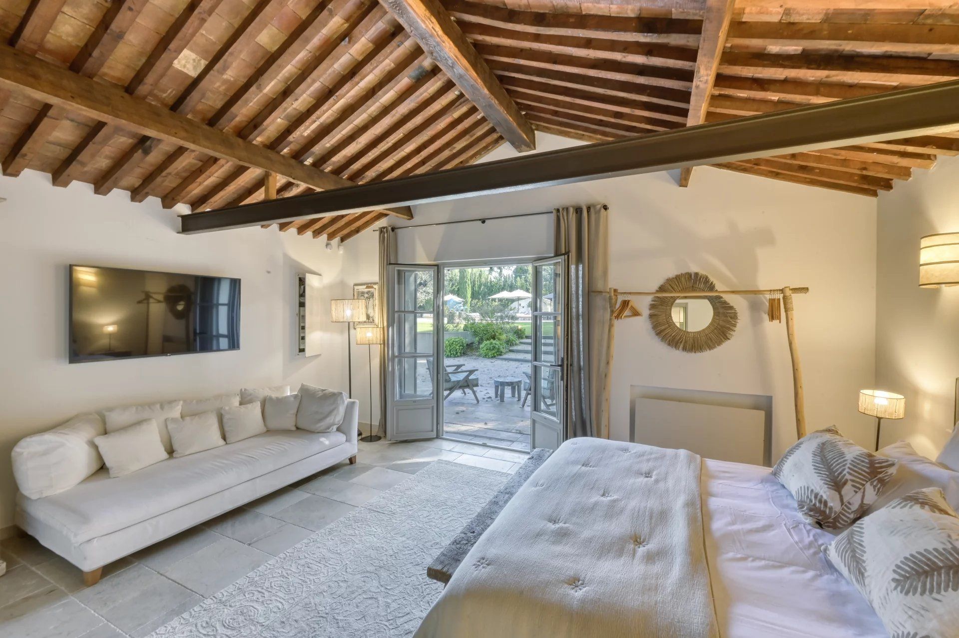 villa 8 Rooms for seasonal rent on Gassin (83580)