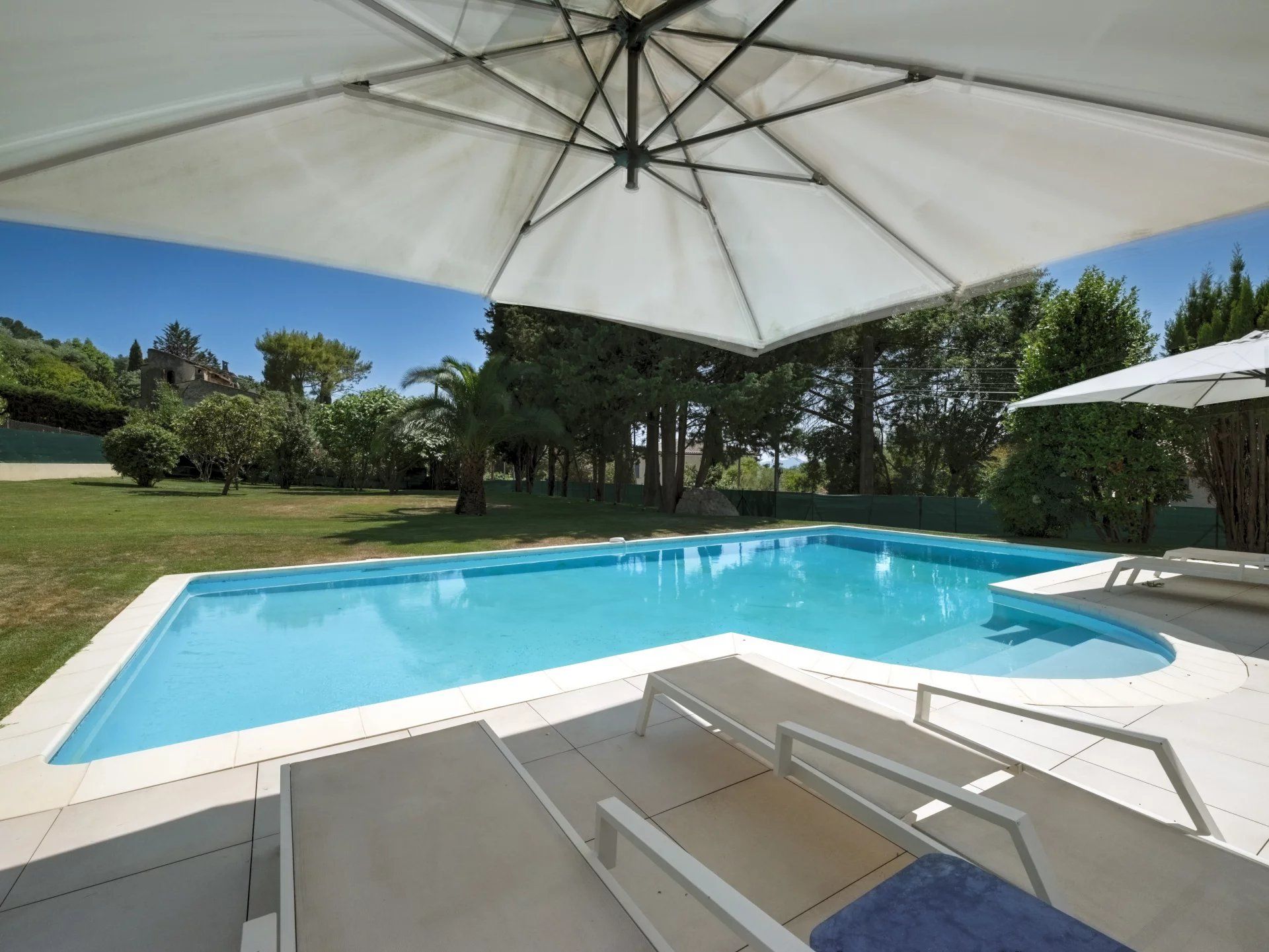villa 4 Pièces en location sur Mouans-Sartoux (06370) Location Villa Mouans-Sartoux 4 Pièces 221 m²
