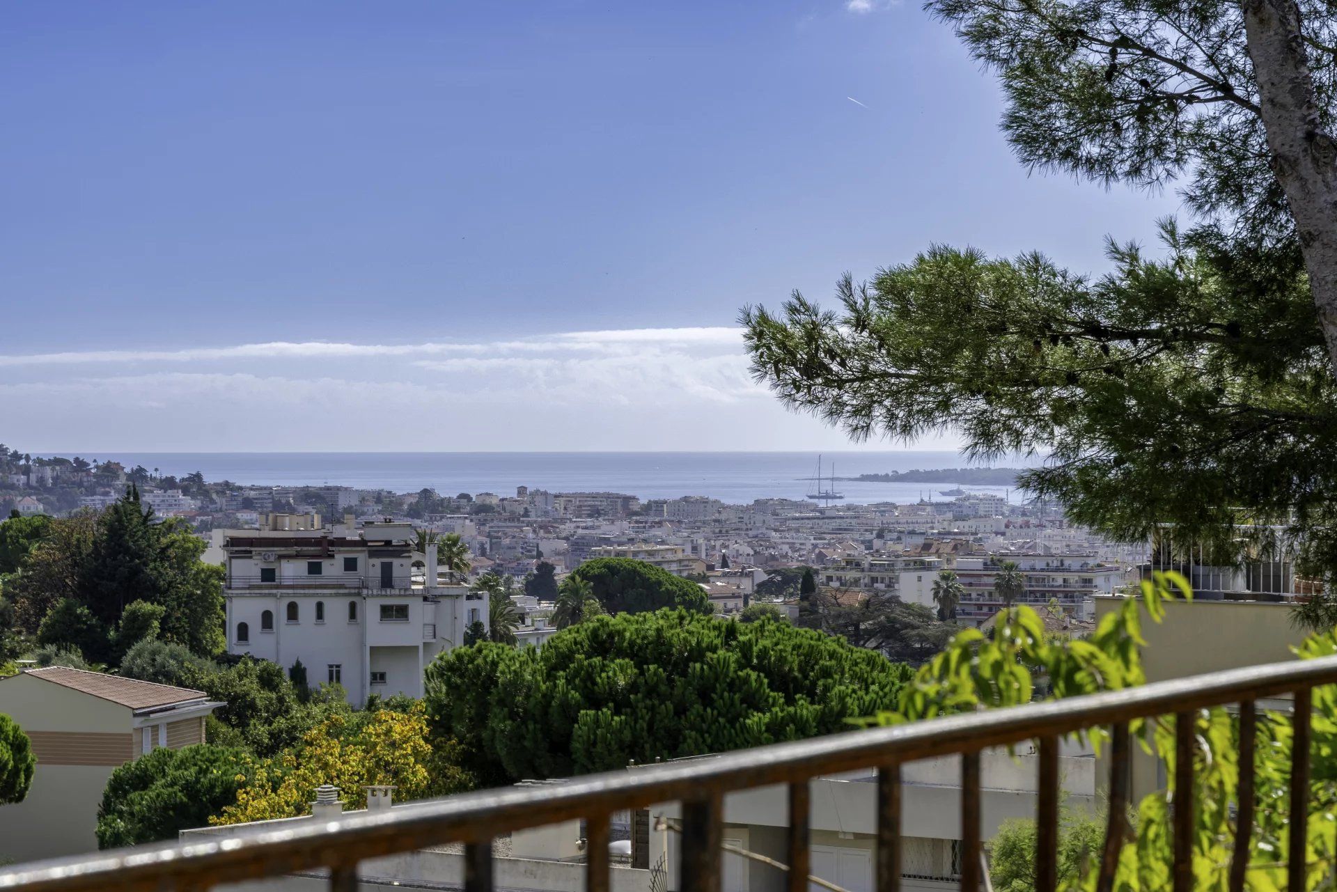 villa 5 Rooms for sale on Cannes (06400) Sale Villa Cannes 5 Rooms 200 m²