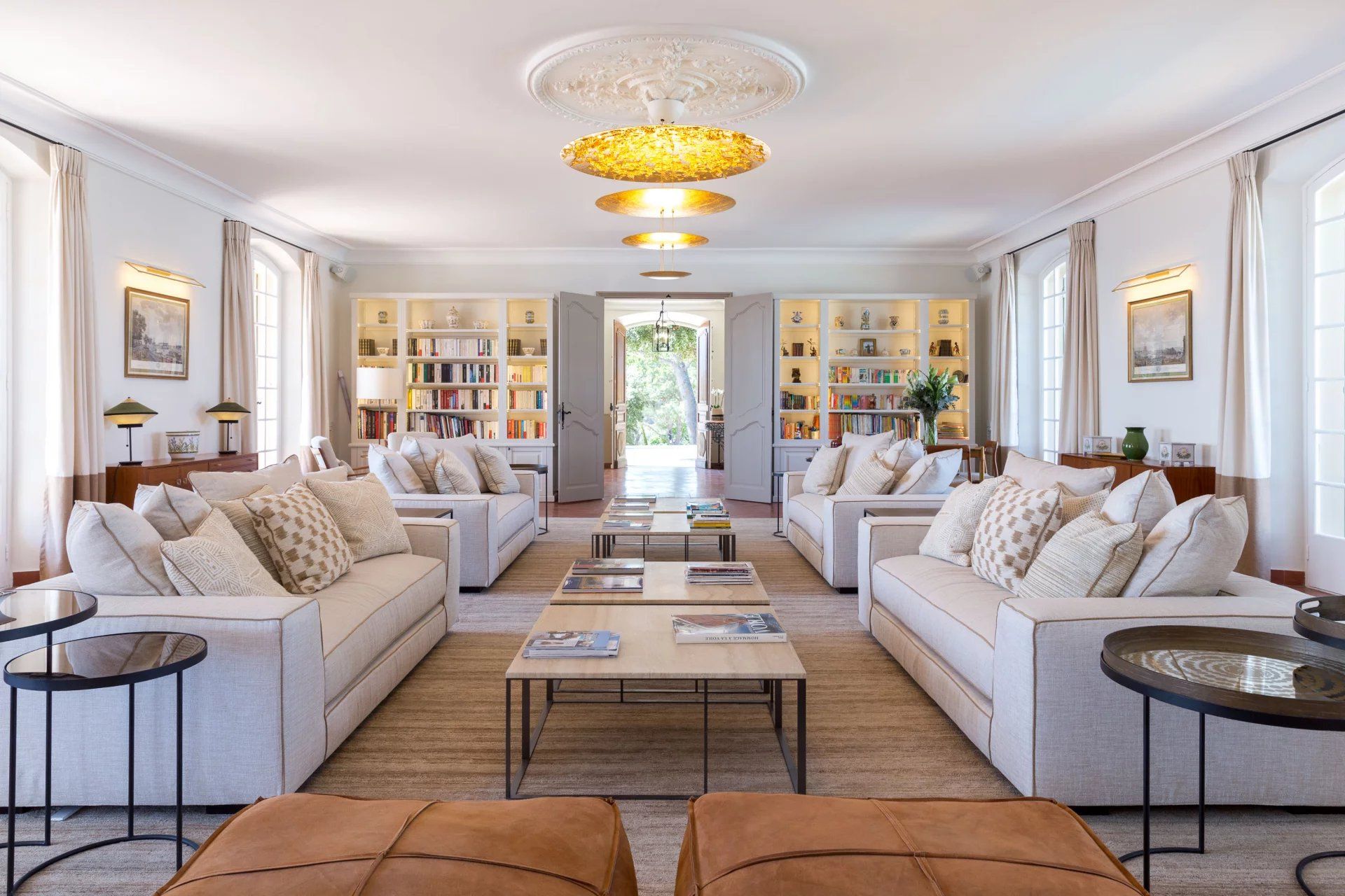 villa 16 Rooms for seasonal rent on Sainte-Maxime (83120)