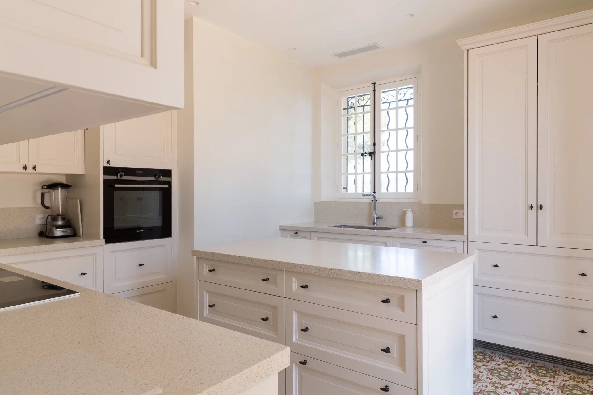 villa 16 Rooms for seasonal rent on Sainte-Maxime (83120)