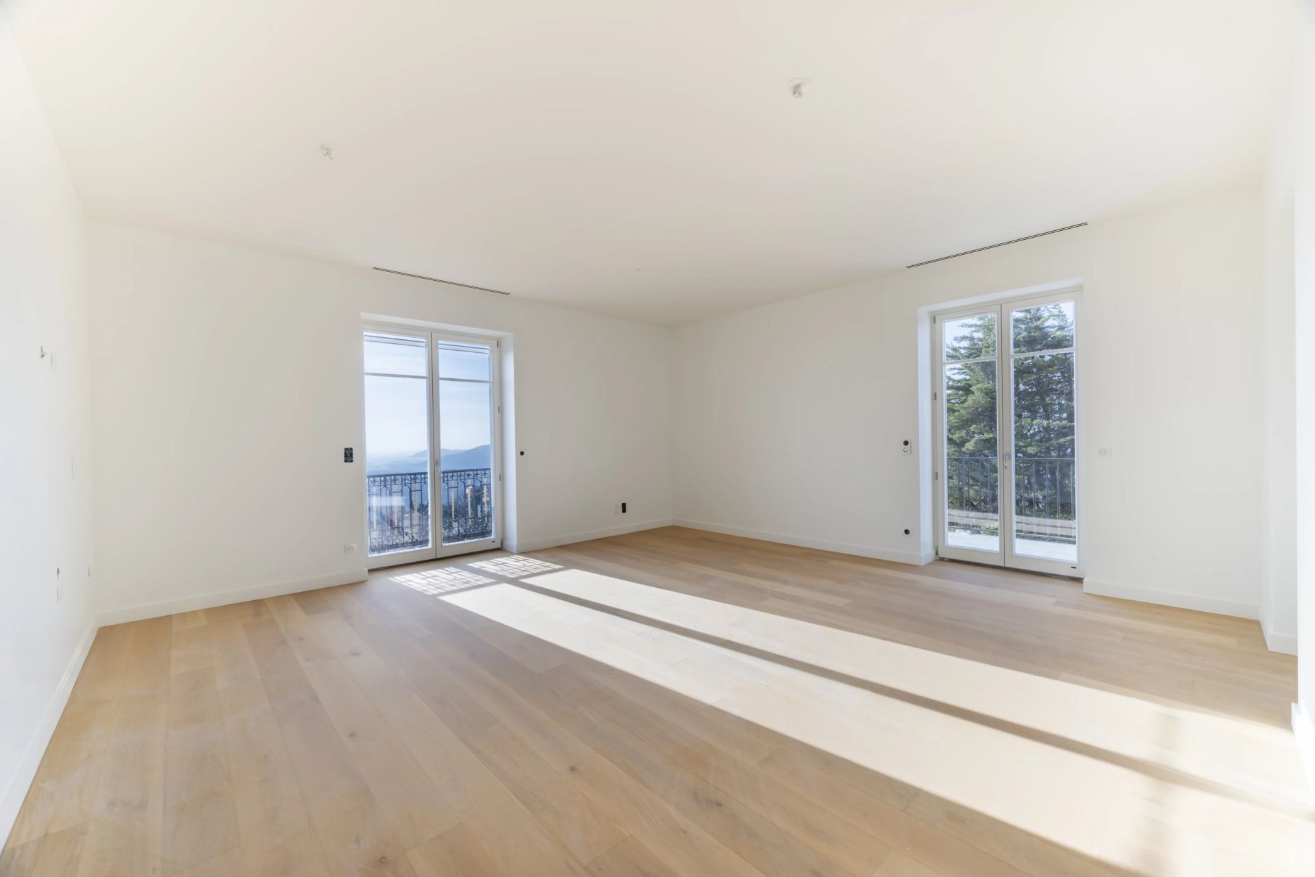 apartment 4 Rooms for sale on Grasse (06130)