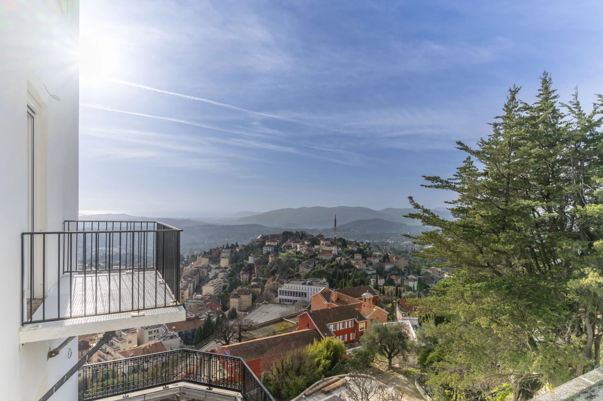 apartment 4 Rooms for sale on Grasse (06130)