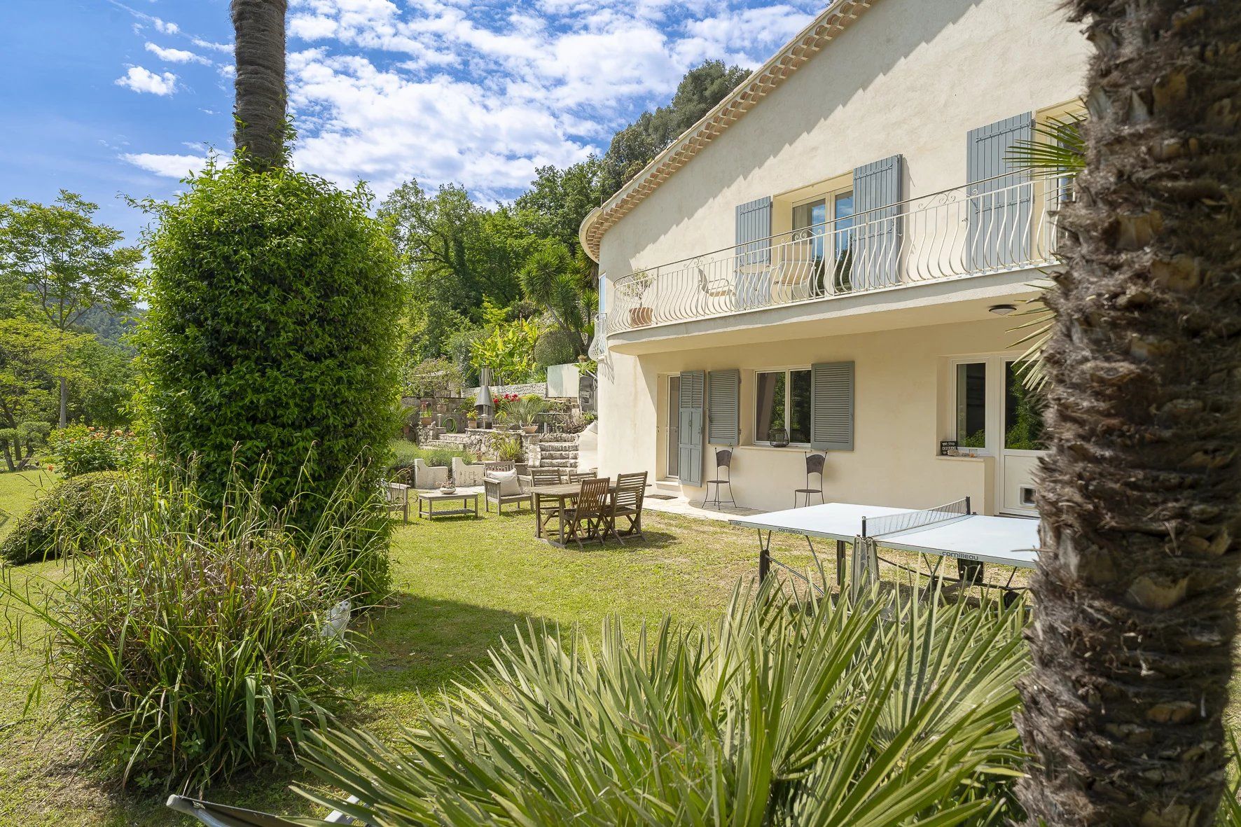 villa 8 Rooms for sale on Vence (06140)