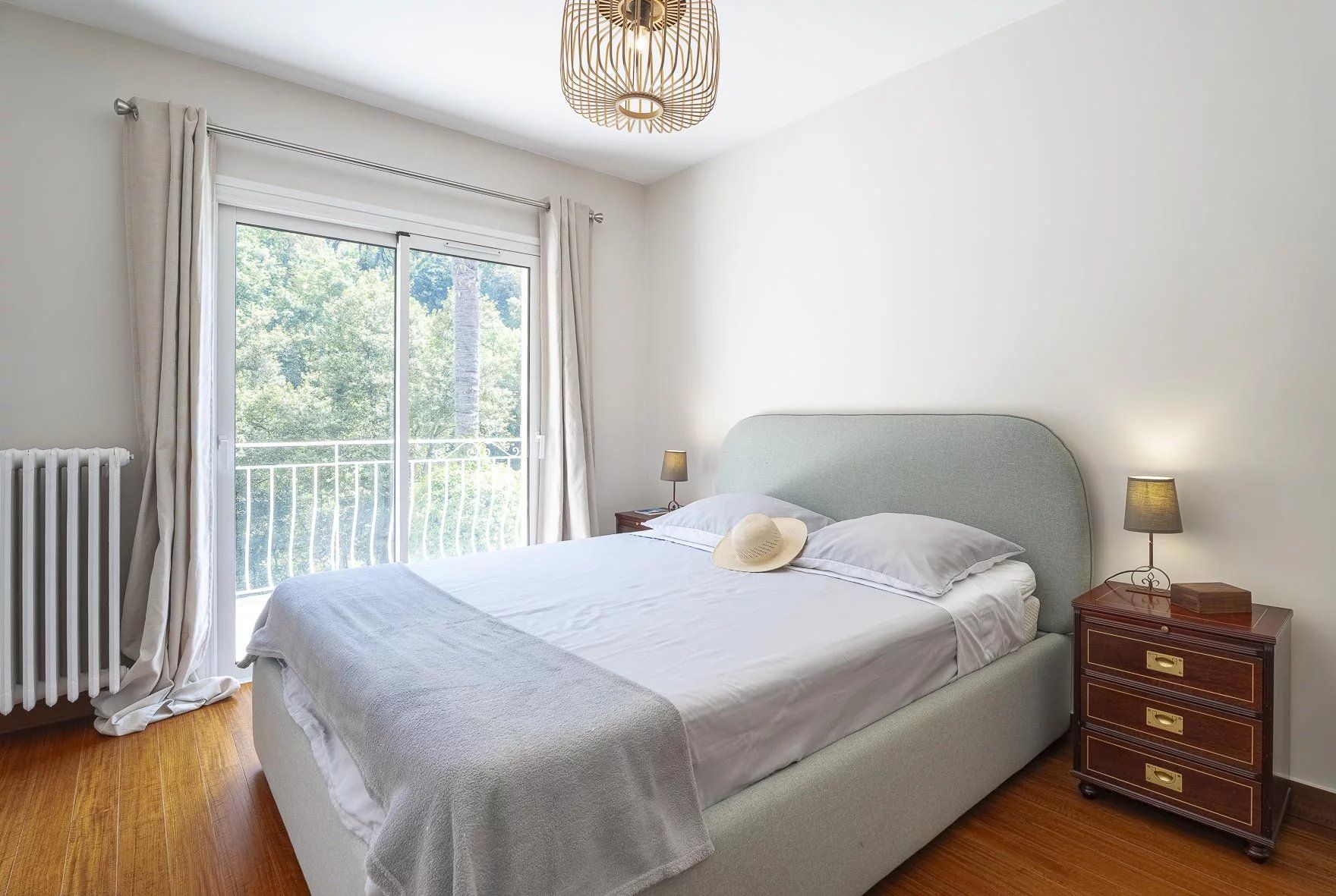 villa 8 Rooms for sale on Vence (06140)