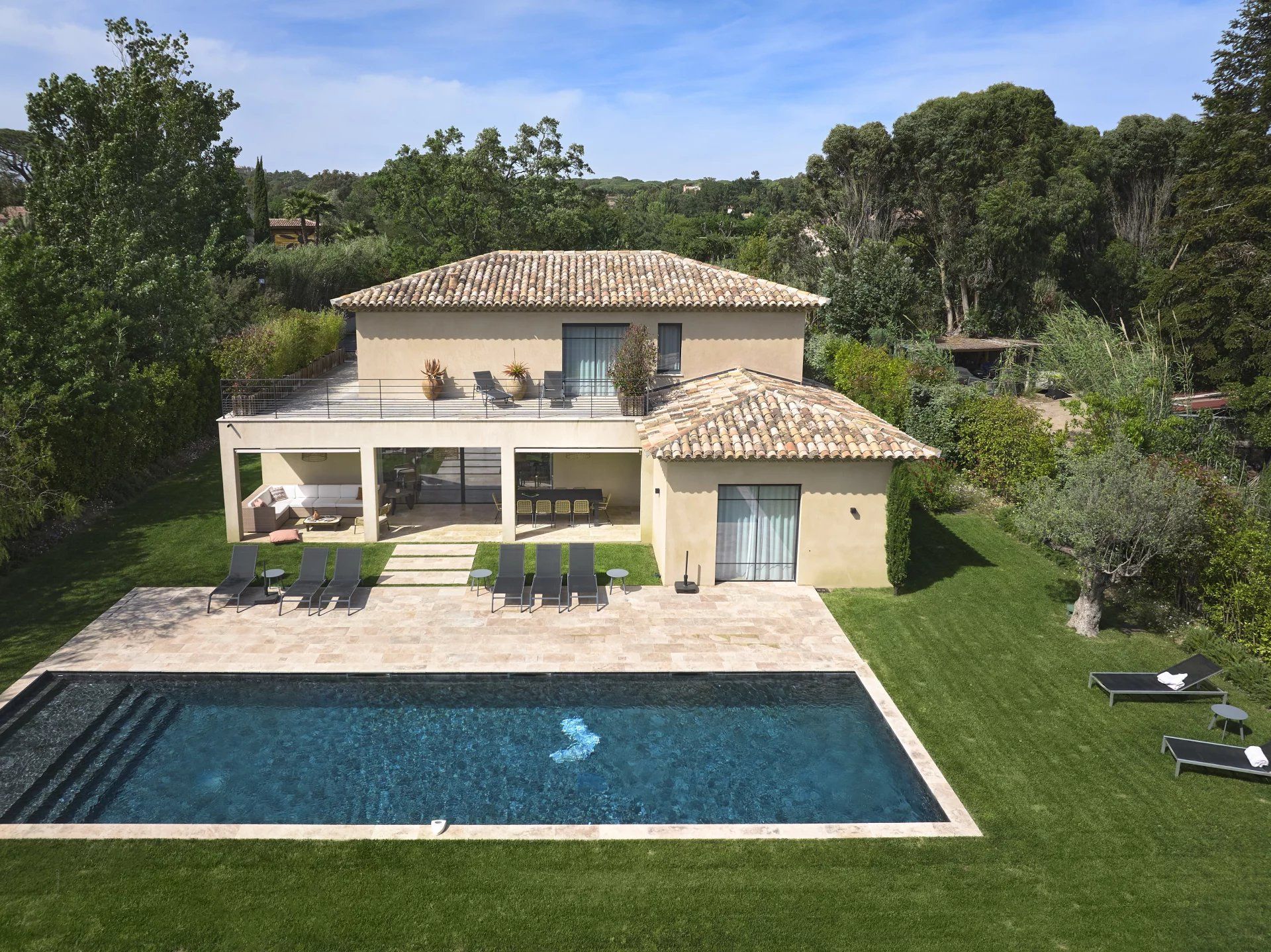 villa 6 Rooms for seasonal rent on Saint-Tropez (83990)