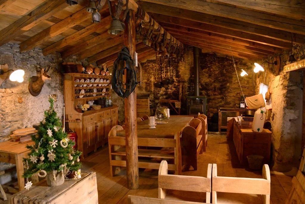 small farmhouse 3 Rooms for sale on Les Belleville (73440)