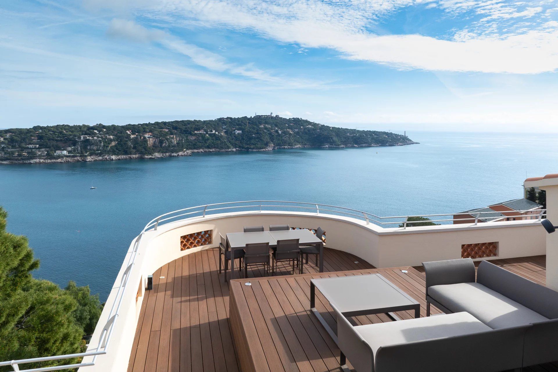 villa 6 Rooms for seasonal rent on Nice (06300)