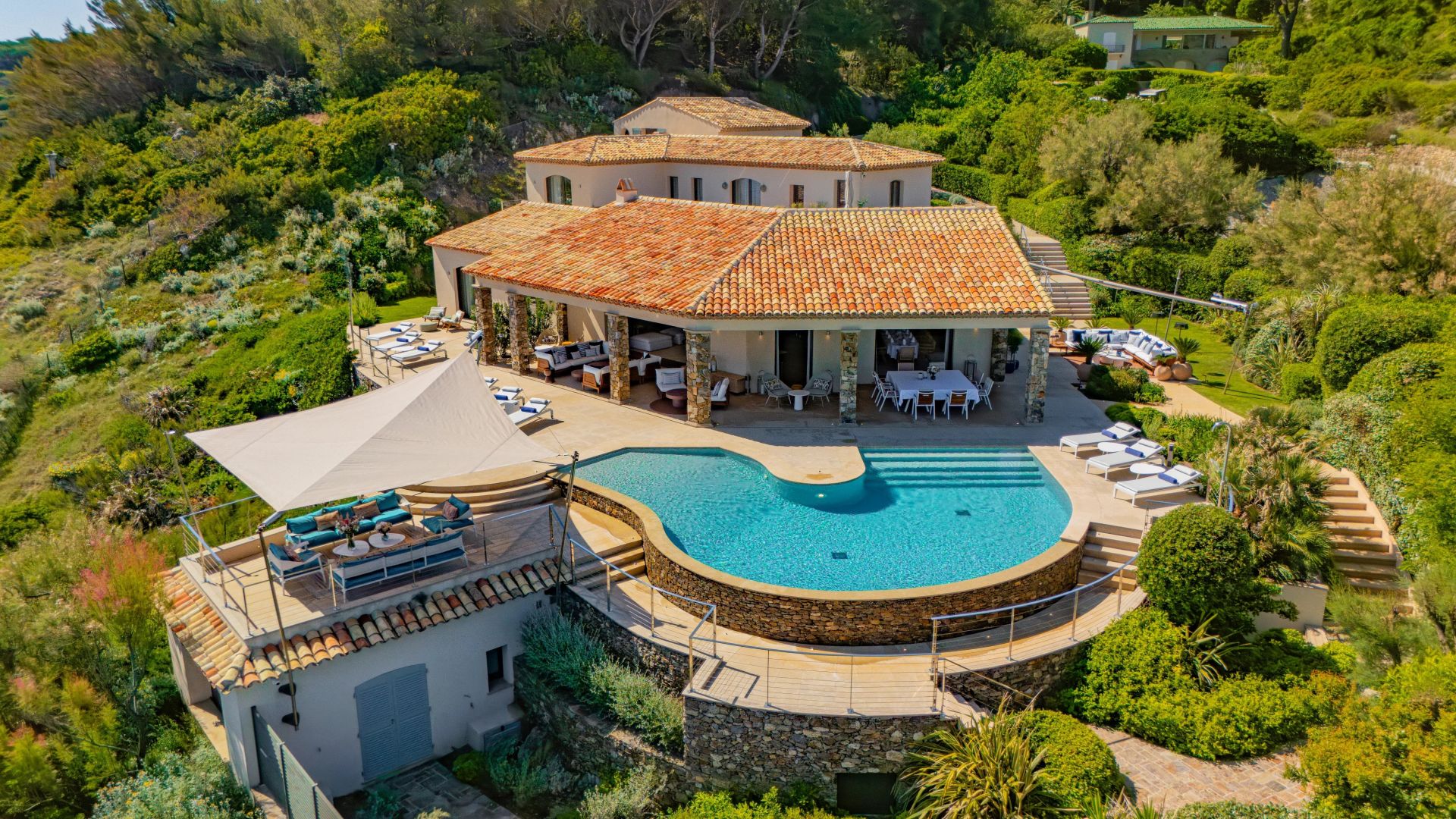 villa 7 Rooms for seasonal rent on Saint-Tropez (83990)