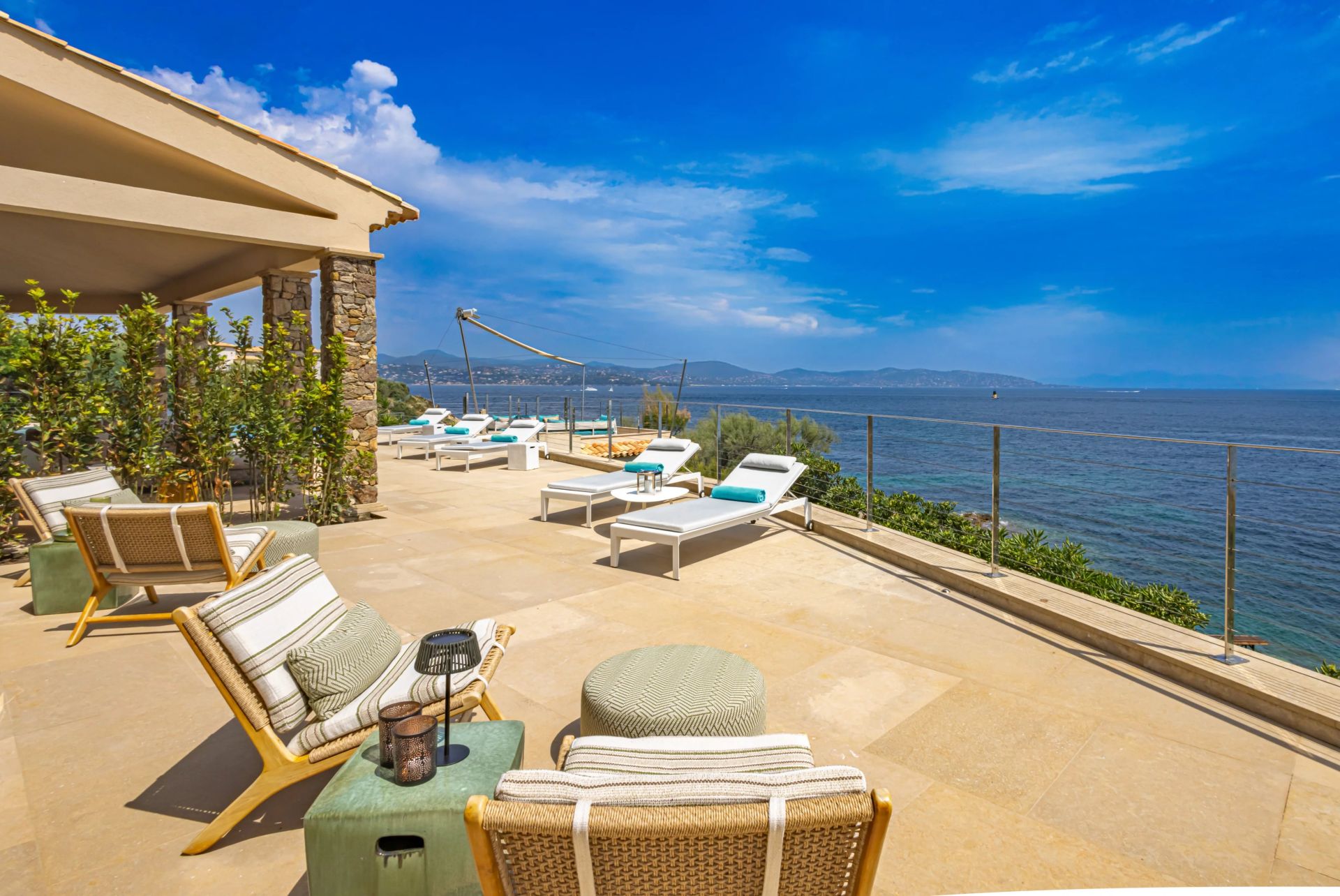 villa 7 Rooms for seasonal rent on Saint-Tropez (83990)