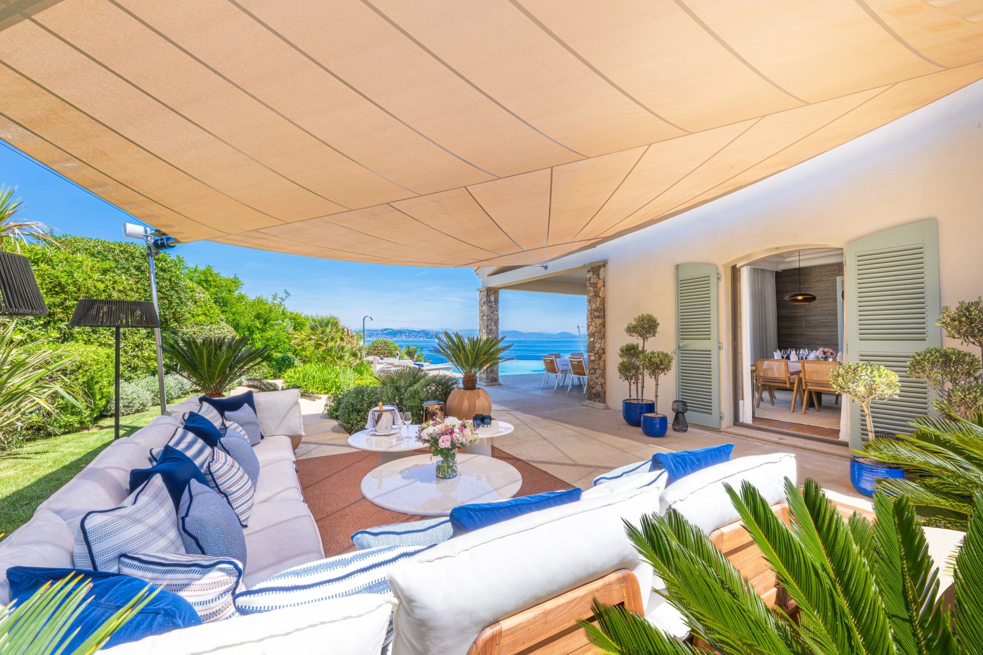 villa 7 Rooms for seasonal rent on Saint-Tropez (83990)