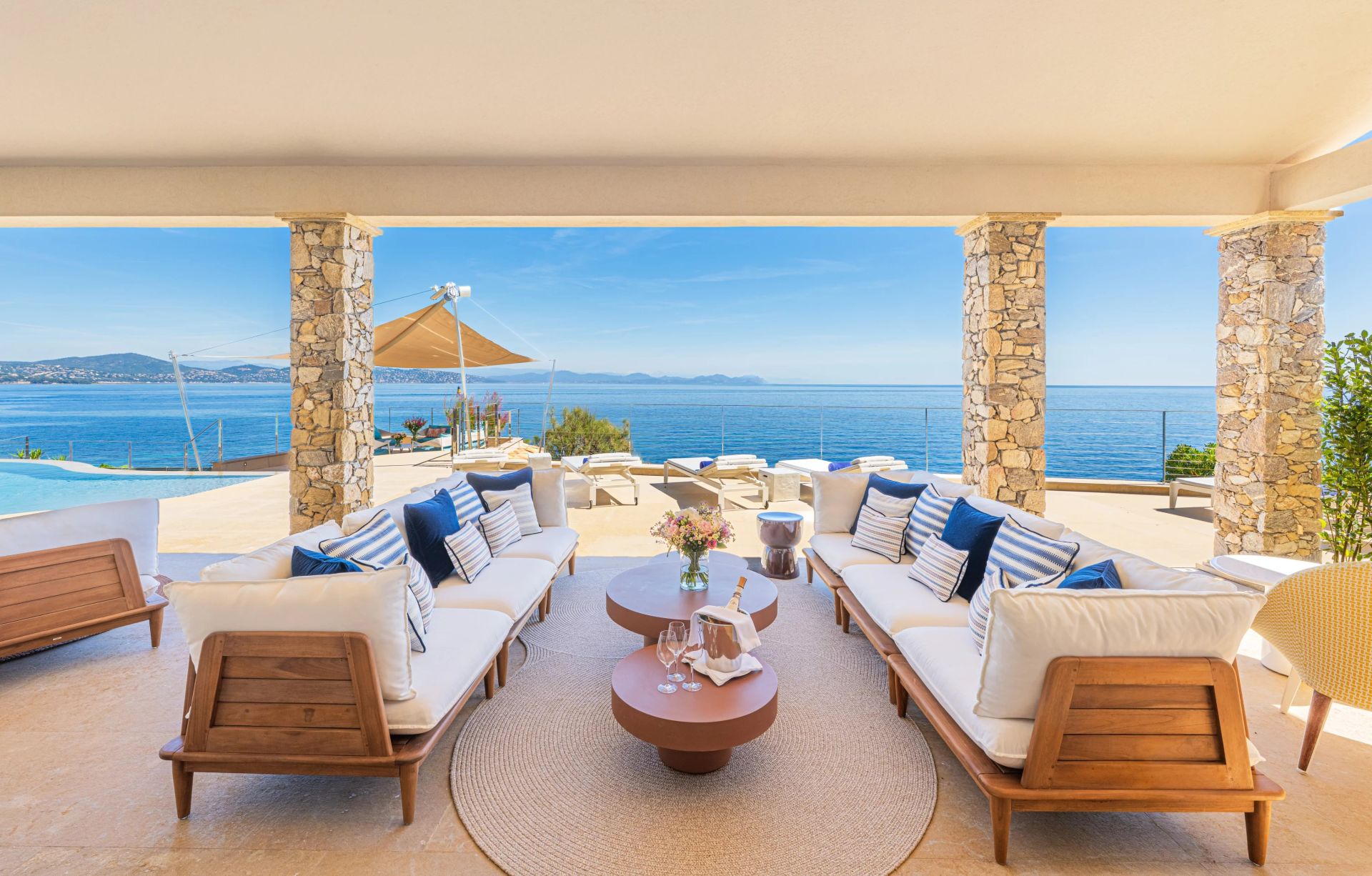 villa 7 Rooms for seasonal rent on Saint-Tropez (83990)