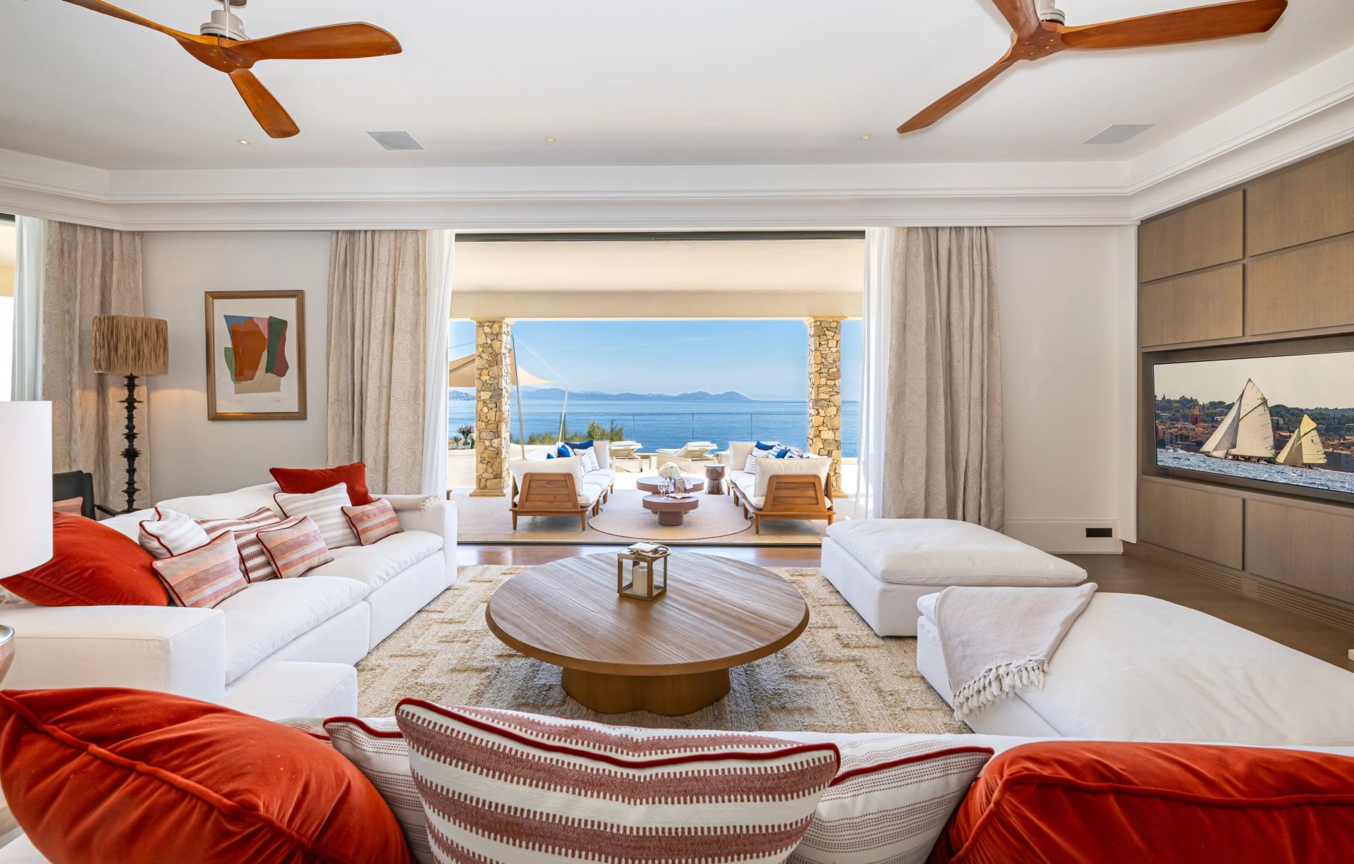 villa 7 Rooms for seasonal rent on Saint-Tropez (83990)