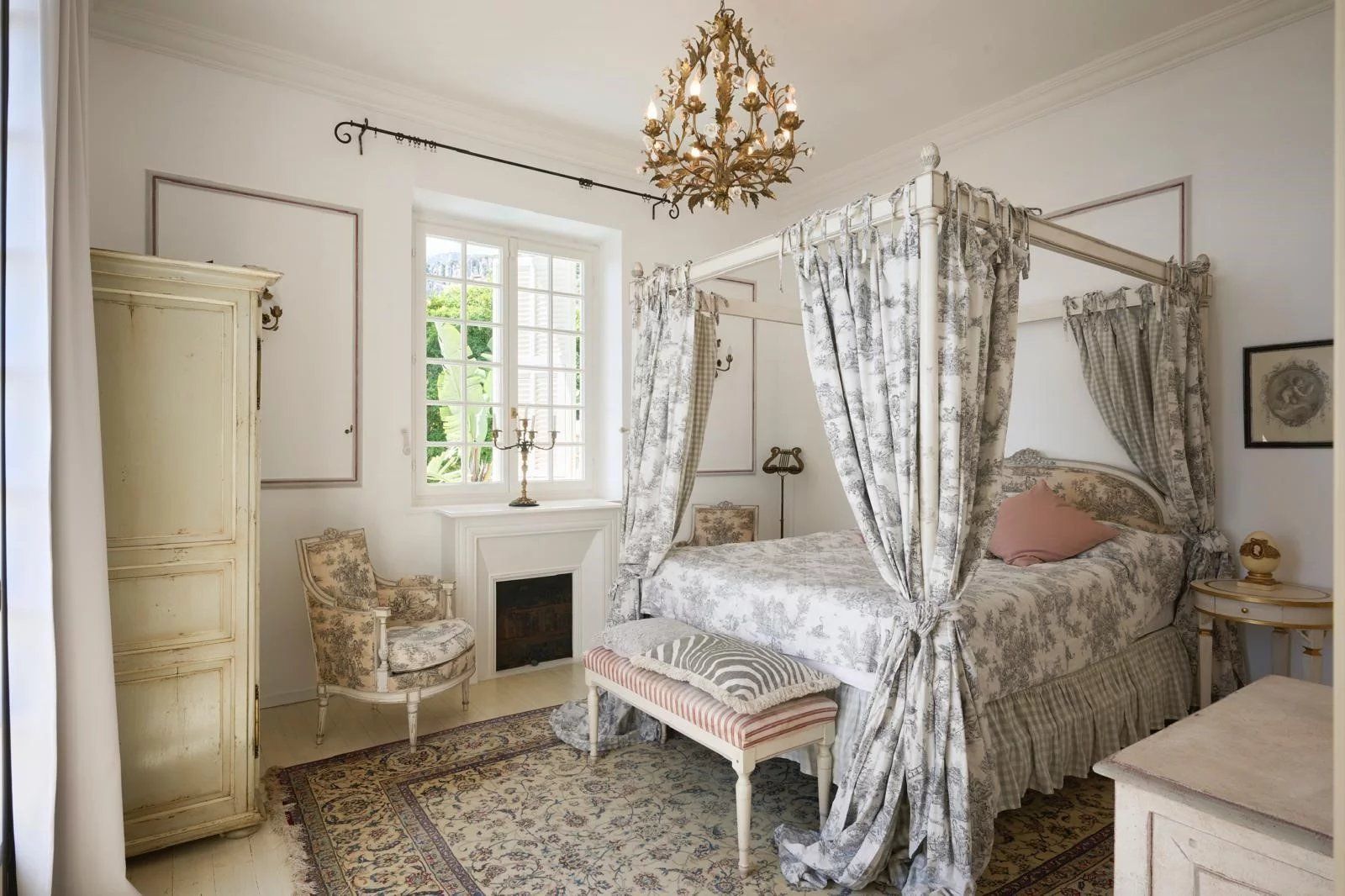 villa 7 Rooms for sale on Cap-d'Ail (06320)