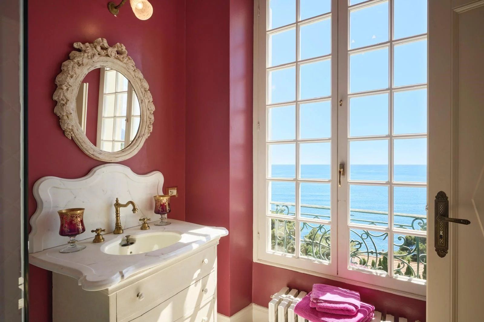 villa 7 Rooms for sale on Cap-d'Ail (06320)