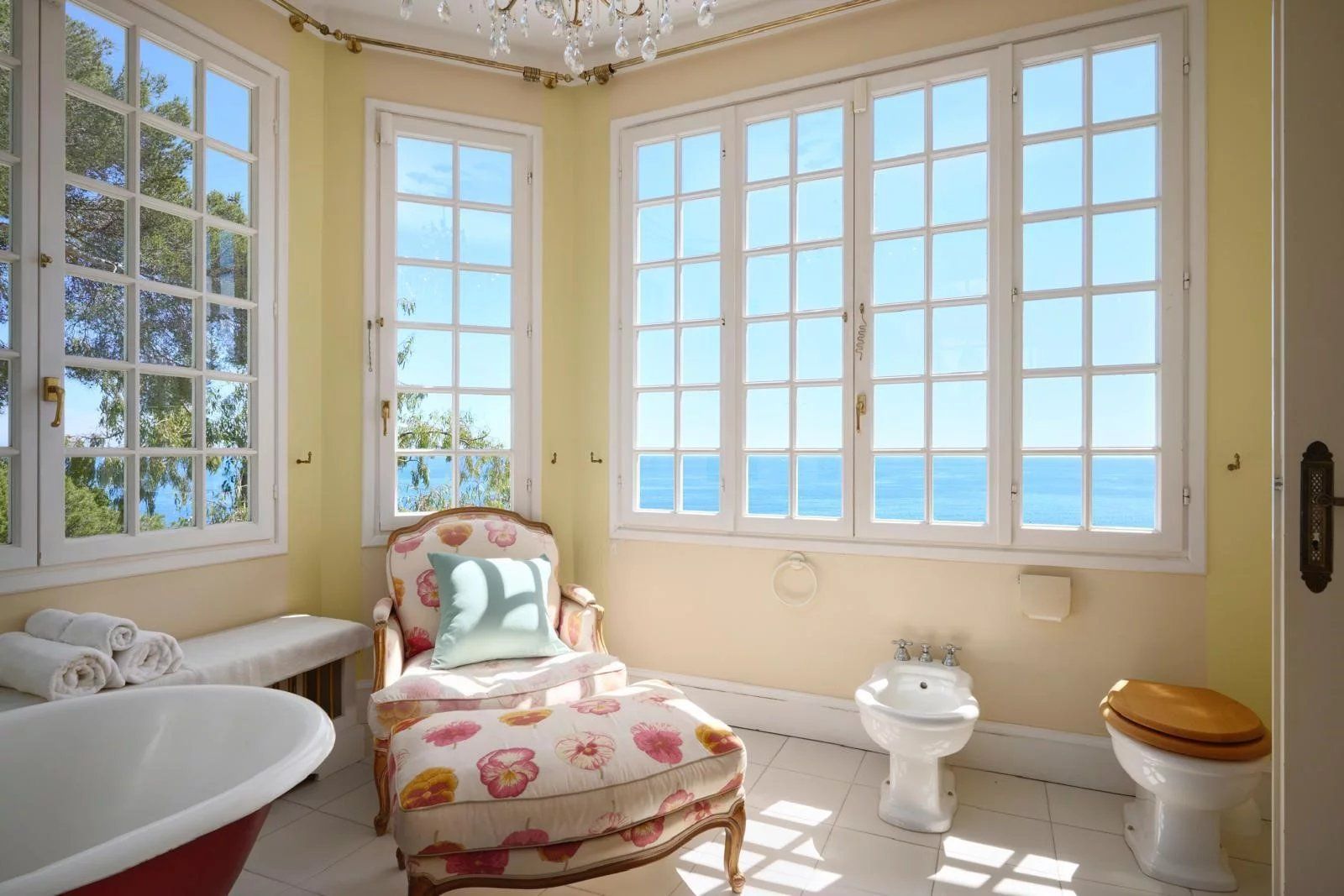 villa 7 Rooms for sale on Cap-d'Ail (06320)