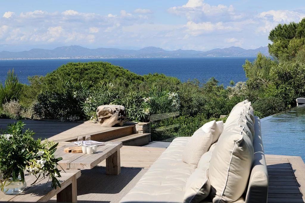 villa 10 Rooms for seasonal rent on Saint-Tropez (83990)