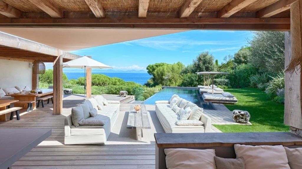 villa 10 Rooms for seasonal rent on Saint-Tropez (83990)