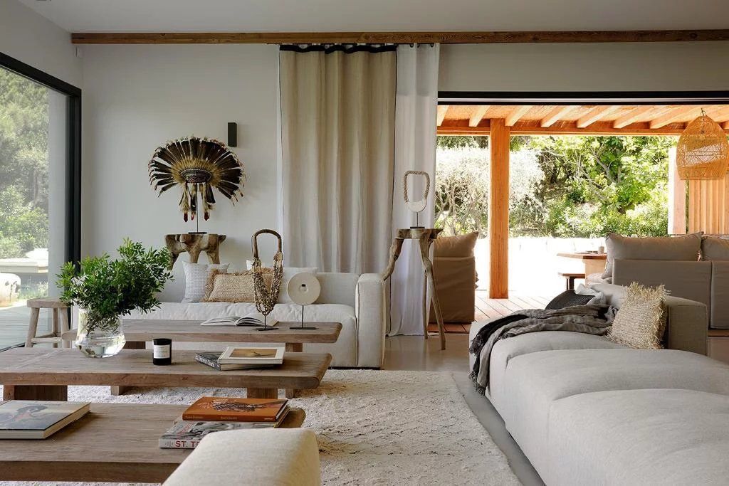 villa 10 Rooms for seasonal rent on Saint-Tropez (83990)