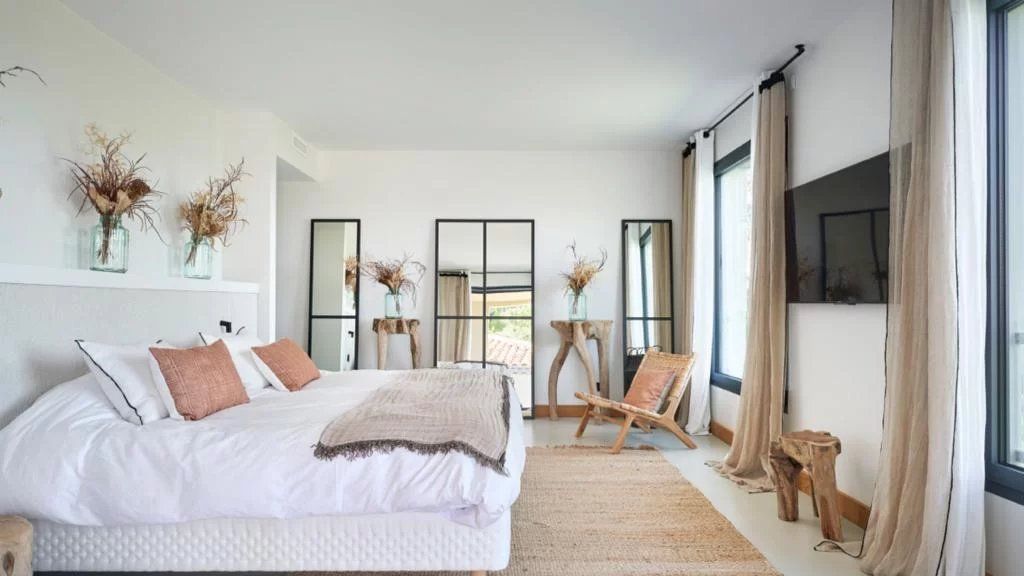 villa 10 Rooms for seasonal rent on Saint-Tropez (83990)